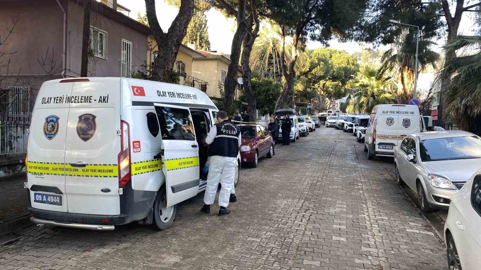 Cakaloglu Ciftinin Cinayet Suphelisi Saglik Kontrolunden Gecirildi Ca8531Acfc518A62B4C881Adcb2Db98F