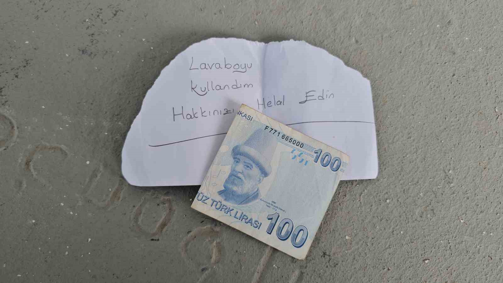 Camide Tuvaleti Kullandi Notla Birlikte Para Birakti 1701D86728E4Cc5Ef9Acdf69Ce295F05