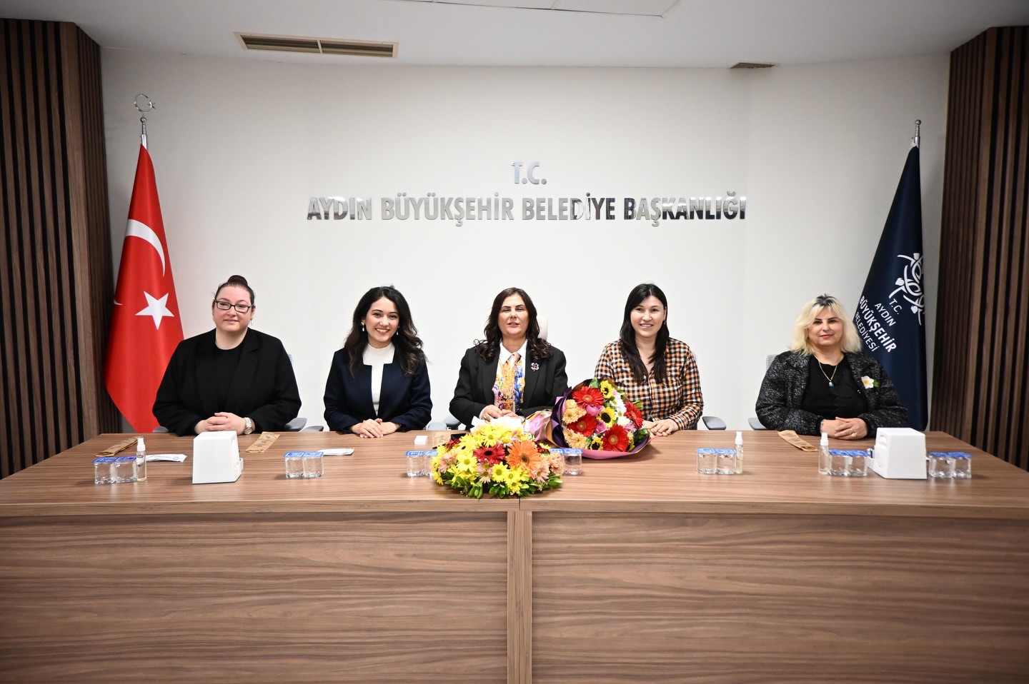 Cercioglu Ak Kadinlar Ile Bulustu 636103 7Bdc14F88792730E65805C88460165B4