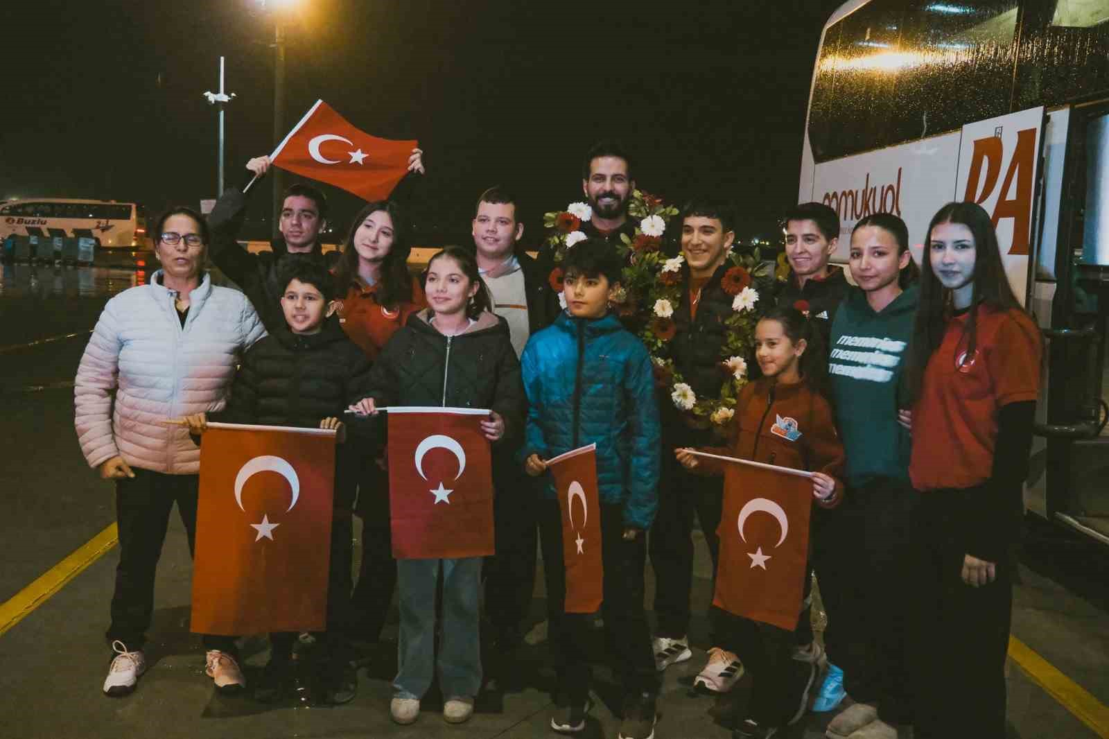 Cifte Madalyali Sampiyona Memleketinde Coskulu Karsilama 64595Db6C40915C45E3Eee37D0D92349