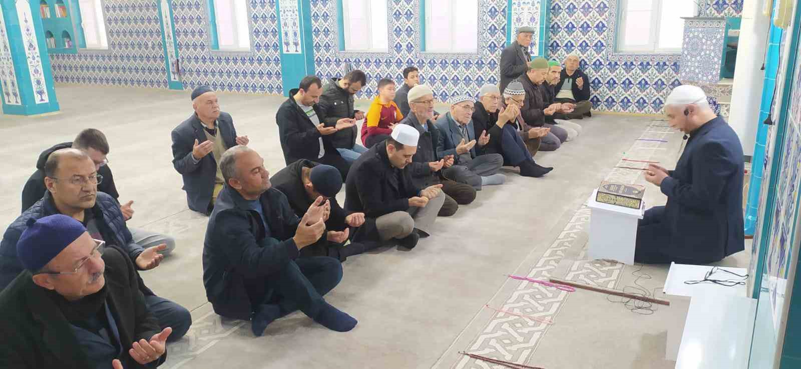 Cinede Cemaat Ramazan Oncesi Sabah Namazinda Bulustu C06Dbc6E3Cefaef5D7Bd2B40C6Ce3Ccf