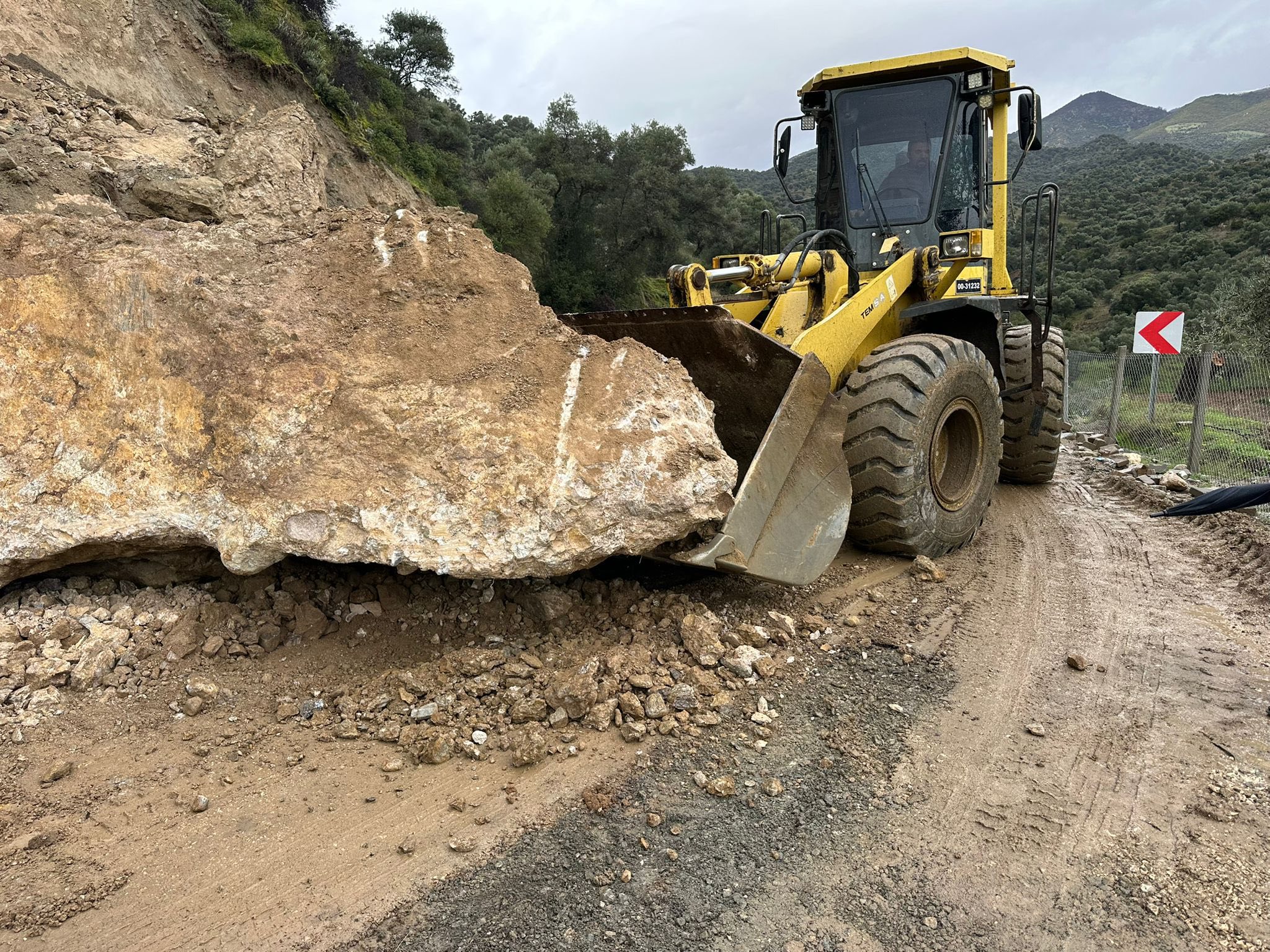 Dev Kayalar Yolu Kapatti 638688 D5A8892E2275Aae0Ff7E15Ce9980242B