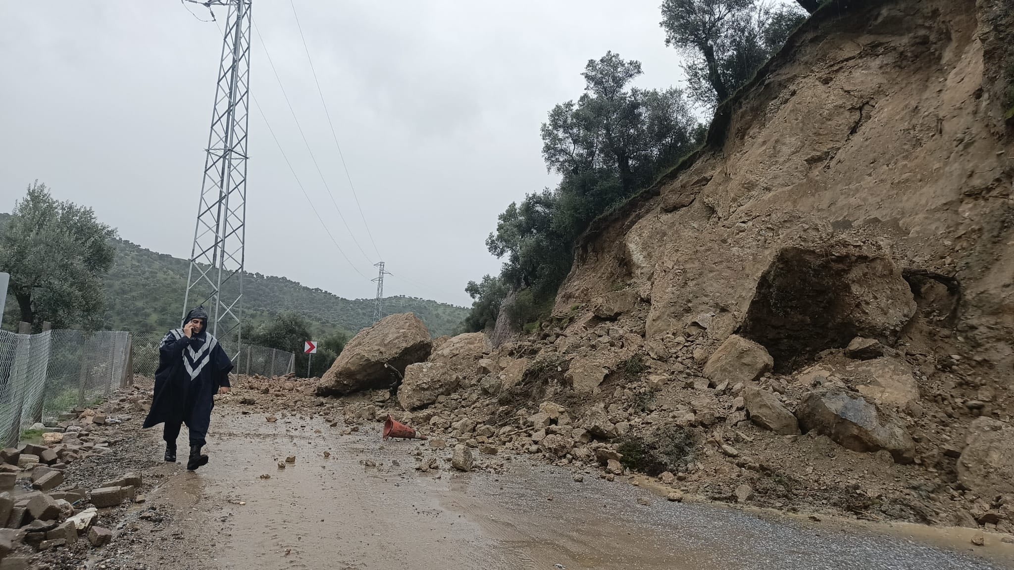 Dev Kayalar Yolu Kapatti 638688 Fd8Dd9E425Bfa3B21Ad39A53D7C829Bb