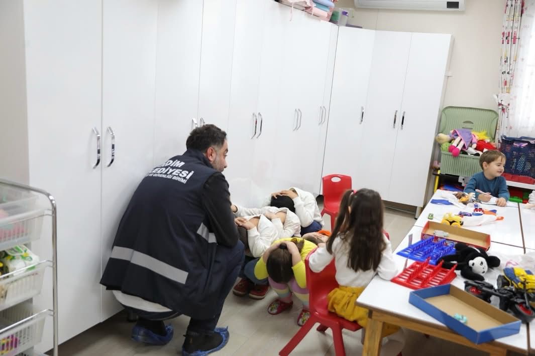 Didim Belediyesi Minik Ogrencilere Deprem Farkindaligi Kazandiriyor 636878 228B15Edfa92053Ad71F3F2D9F9C576F