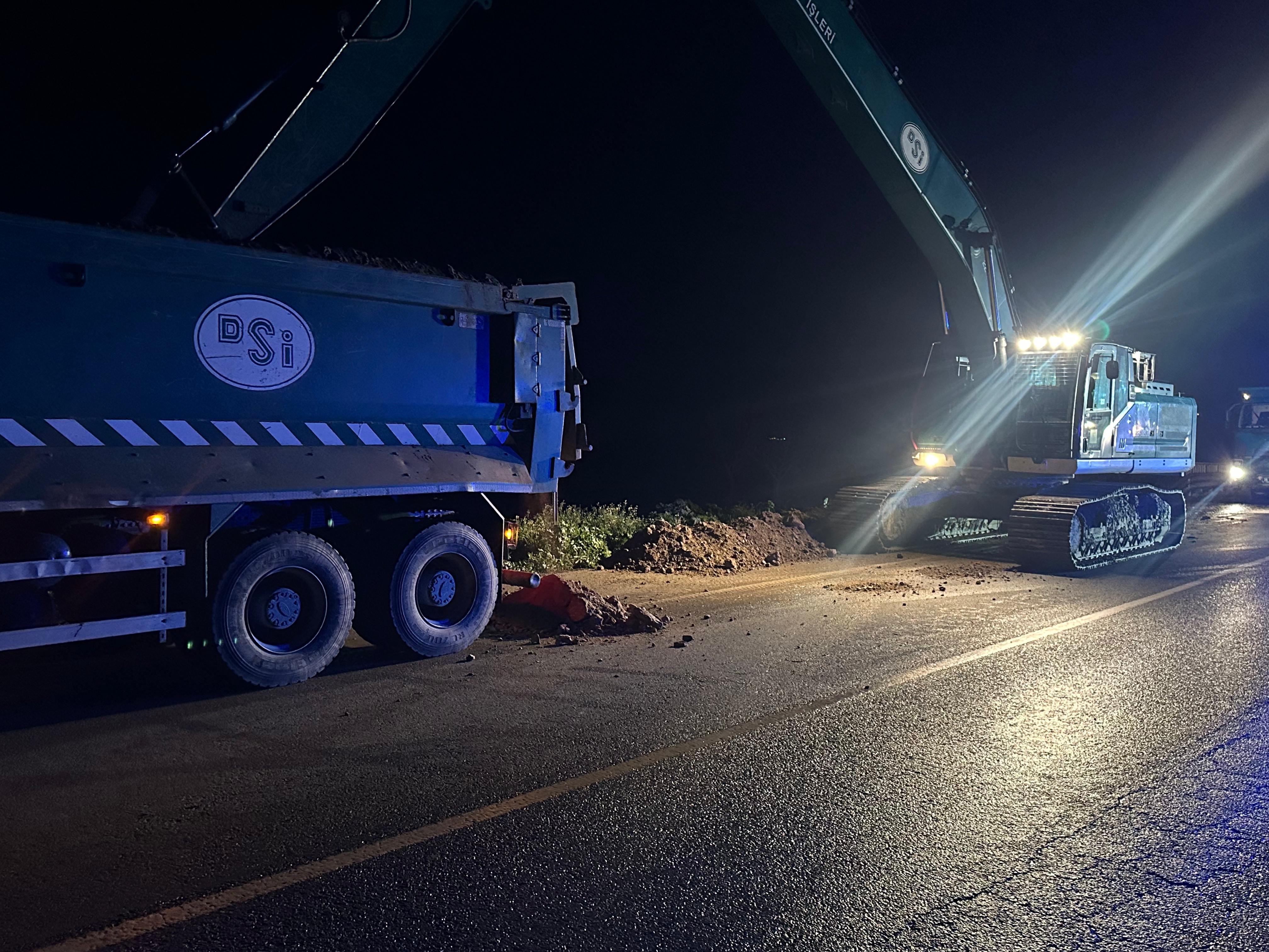 Dsiden Kocarli Incirliova Yolunda Gece Mesaisi 640257 395Af899302C0Cb755F4D9A823Ceaab4