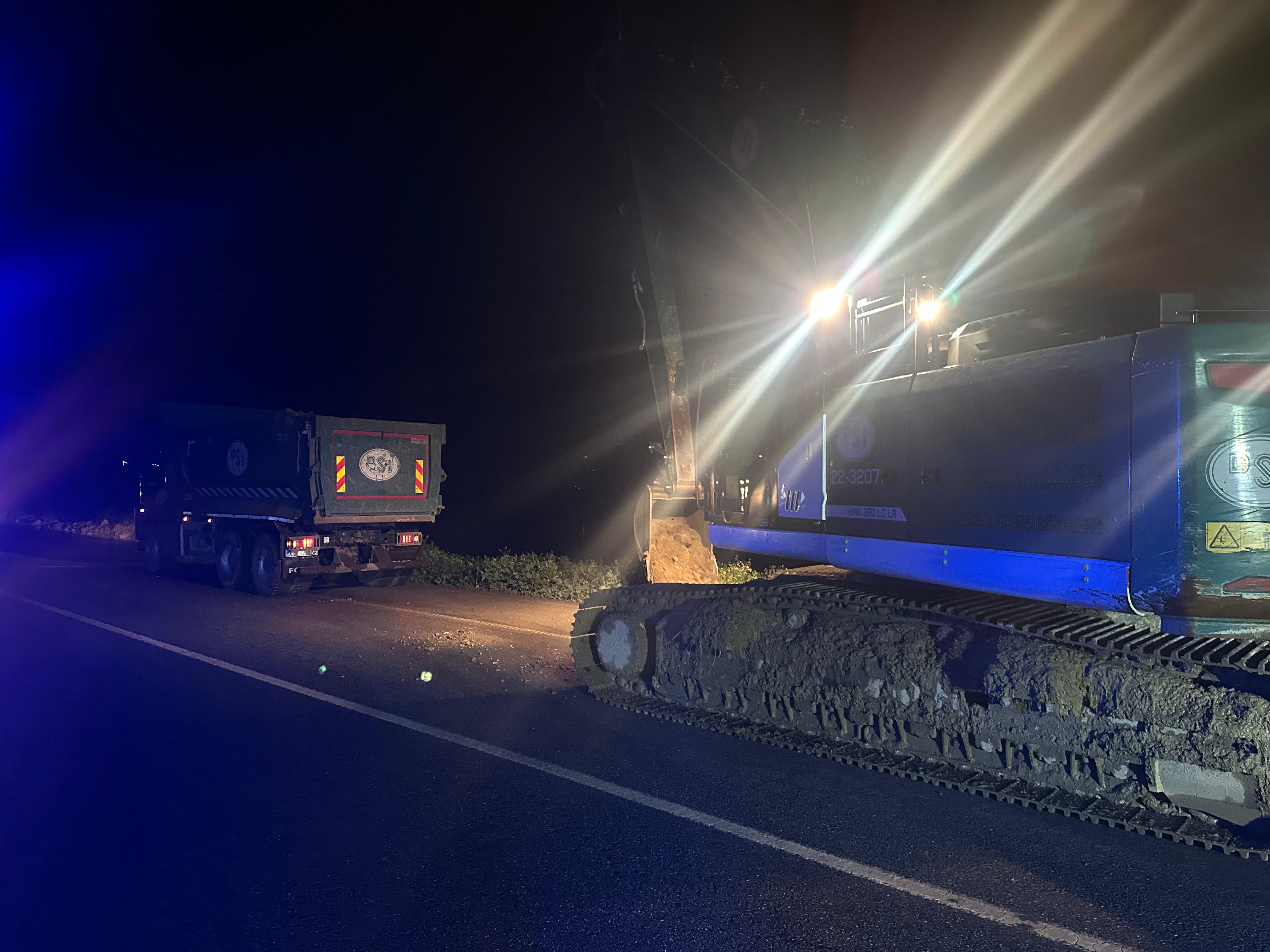 Dsiden Kocarli Incirliova Yolunda Gece Mesaisi 640257 841F2545Fdba75E55Ff8D85B08B7F37D