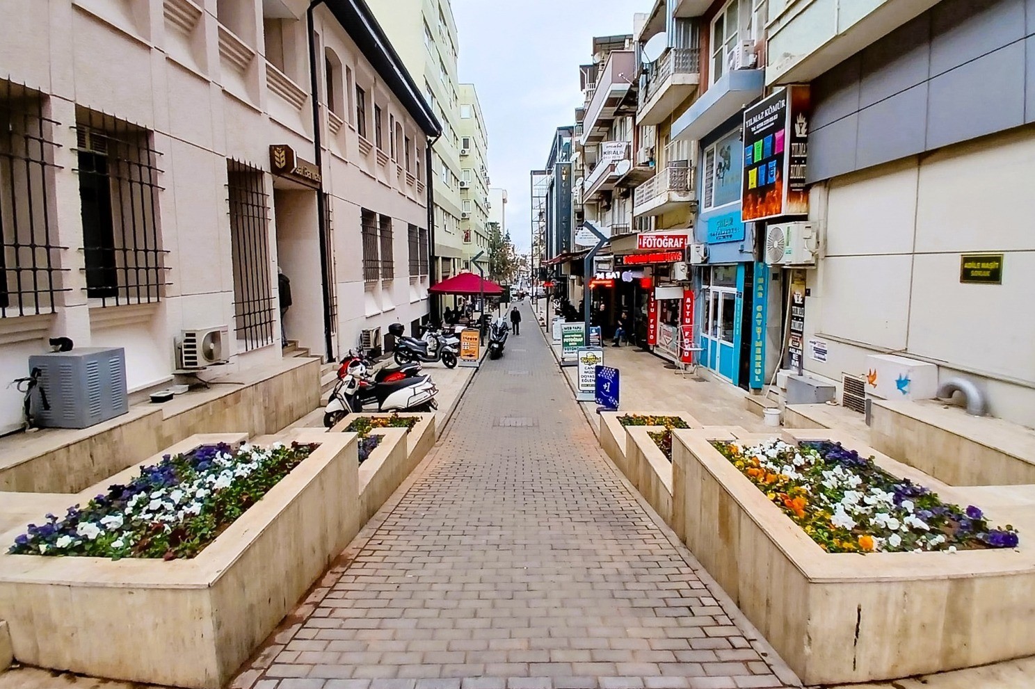 Efeler Belediyesinden Cicek Duzenlemesi 8489644E5512D9D4067617E43924Fc68