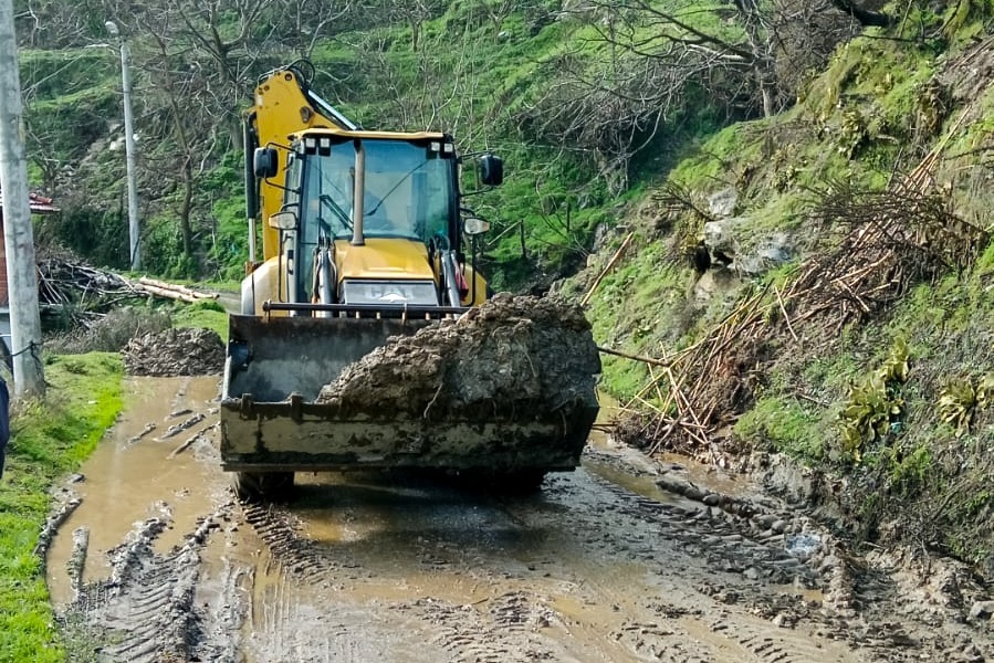 Efeler Belediyesinden Yagis Sonrasi Yollara Hizli Mudahale 640204 3087Ecb61A23D8B340938503Df2Bfbb6