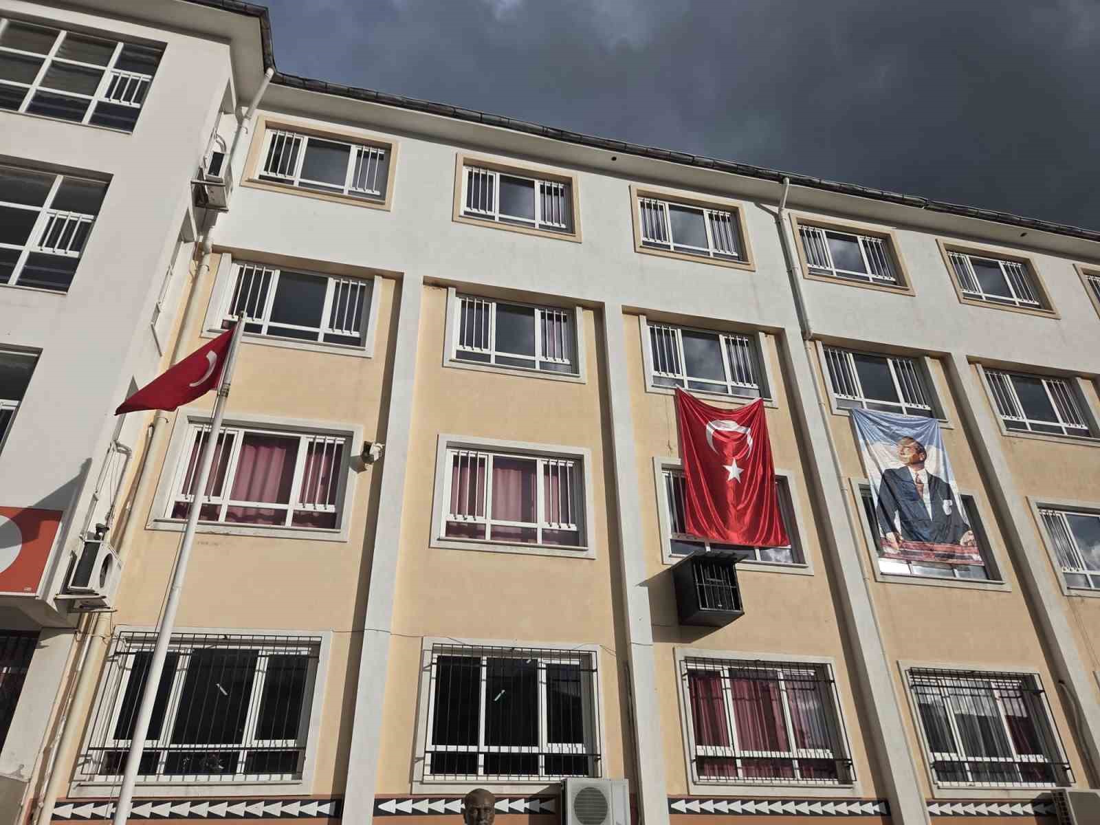 Efelerde Ikinci Donem Bayrak Sevgisi Dersiyle Baslayacak 04F5C17959C14Bade88493Abc2E80577