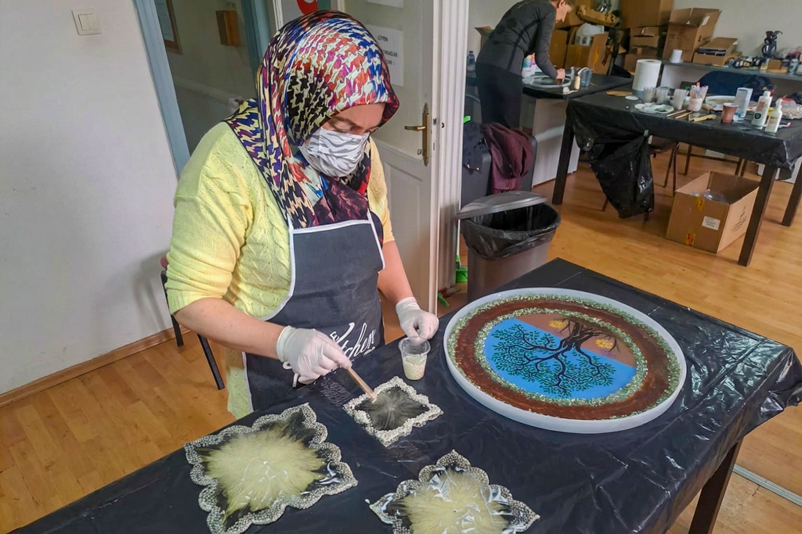 Efelerde Kadinlar Ureterek Gucleniyor 638671 Db925Cf453A346C35Aececb384Ae05Ea