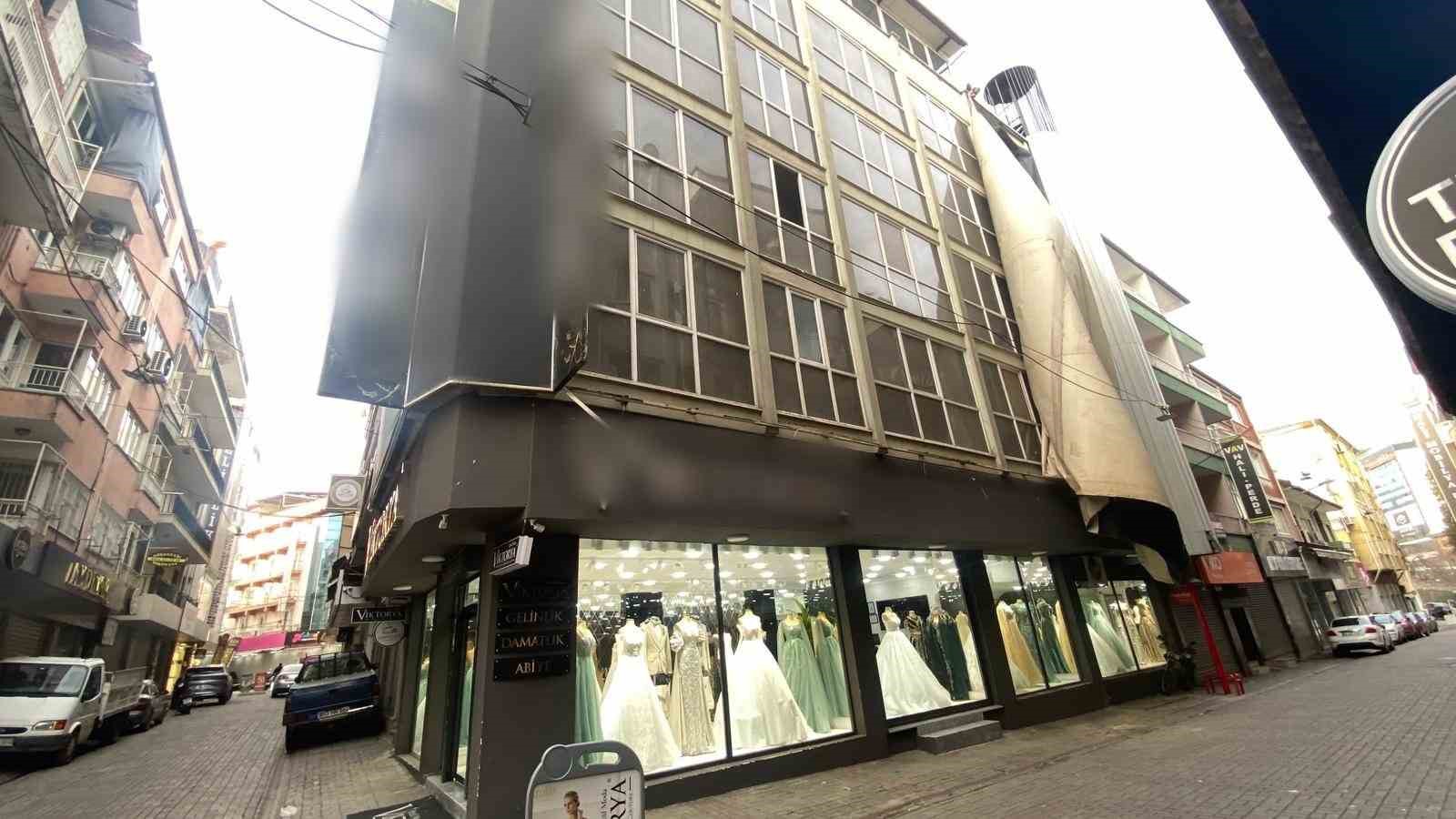 Efelerde Siddetli Ruzgar Tabelalari Kopardi Is Yerlerinde Hasar Olustu 5292F4096D117870C915A03Aa8E31B74