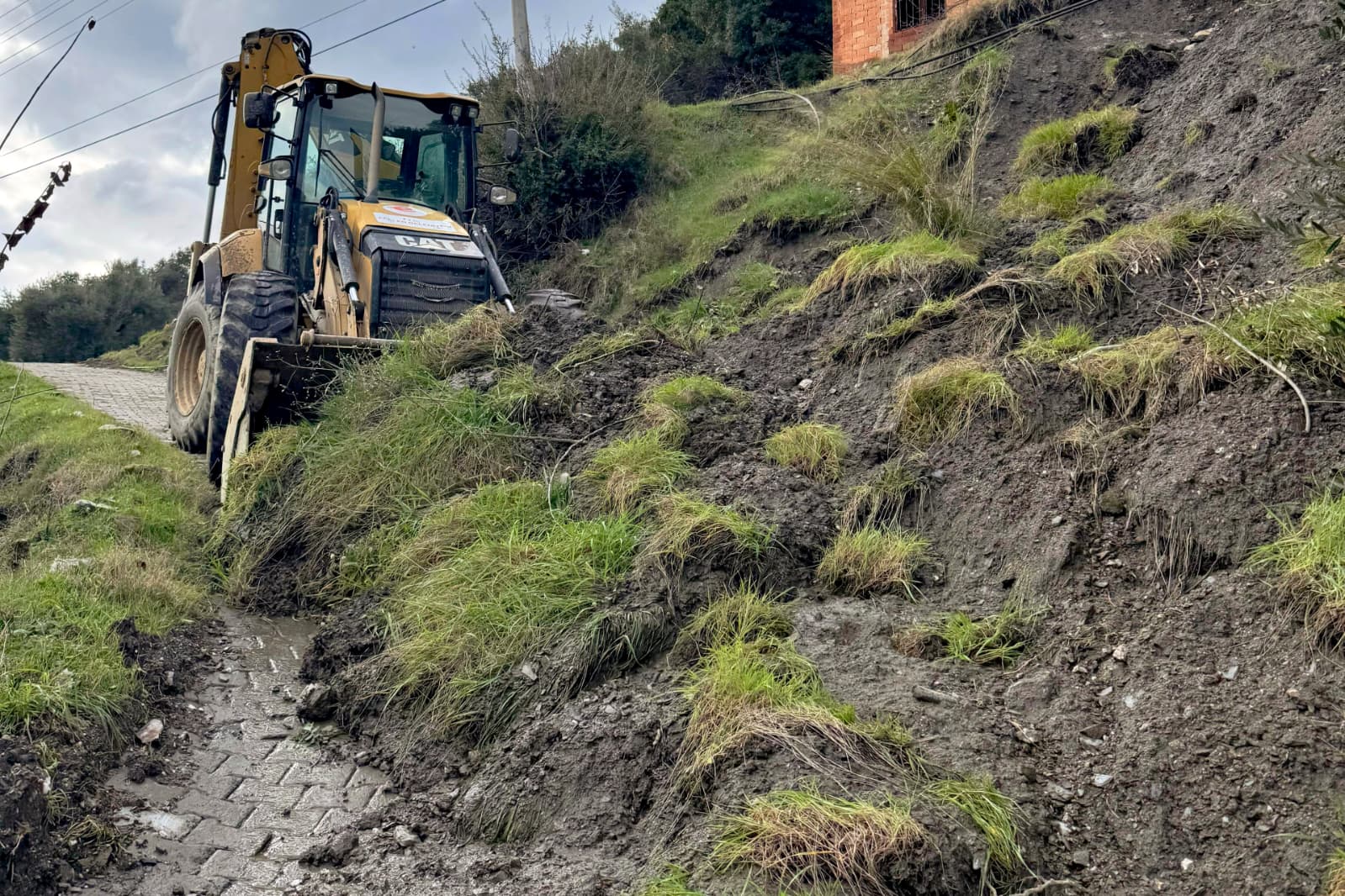 Efelerden Kapanan Yollara Aninda Mudahale 639475 3F5E8Ef42E4Ac41Bb362284175B205Fa