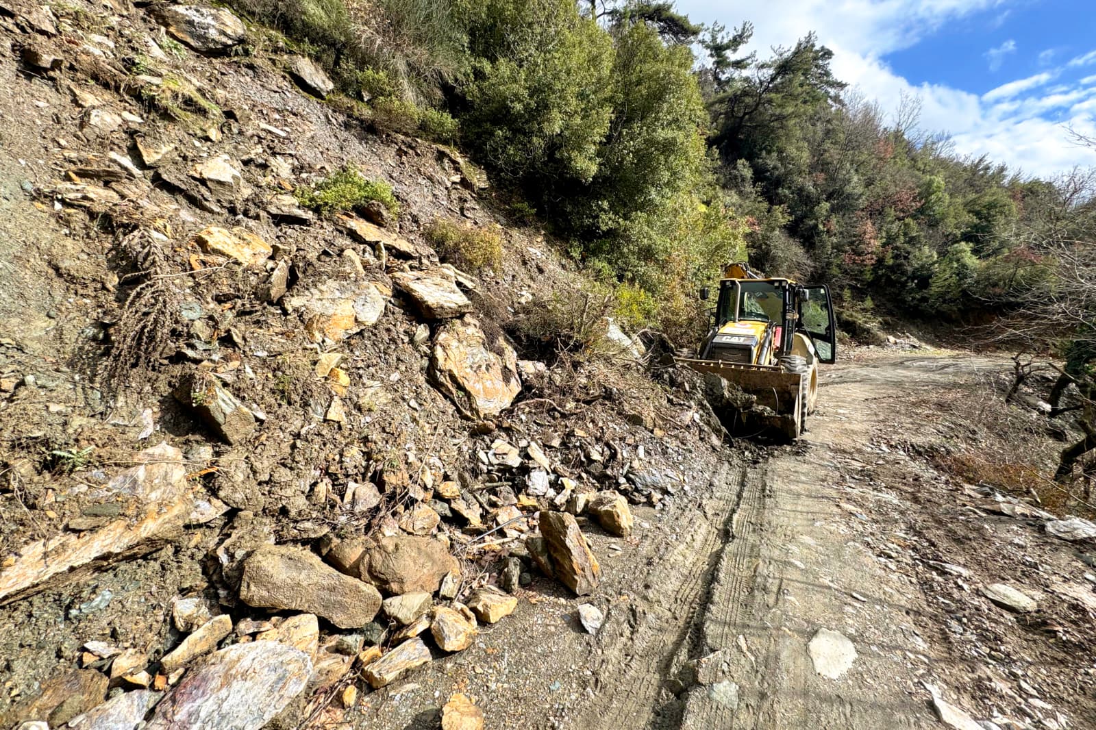 Efelerden Kapanan Yollara Aninda Mudahale 639475 Edde9B496878F6A5D851B4E21C32B050