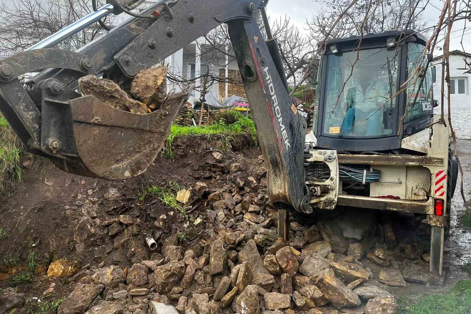 Efelerden Saganak Yagisa Hizli Mudahale 8E01C9C06539Ebffb23E7E65022708Cd