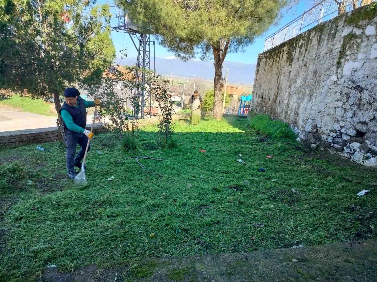 Efelerin Yesil Alanlarinda Temizlik Calismasi Suruyor Bab72Aa2F89C920624A3F33F49C0262D