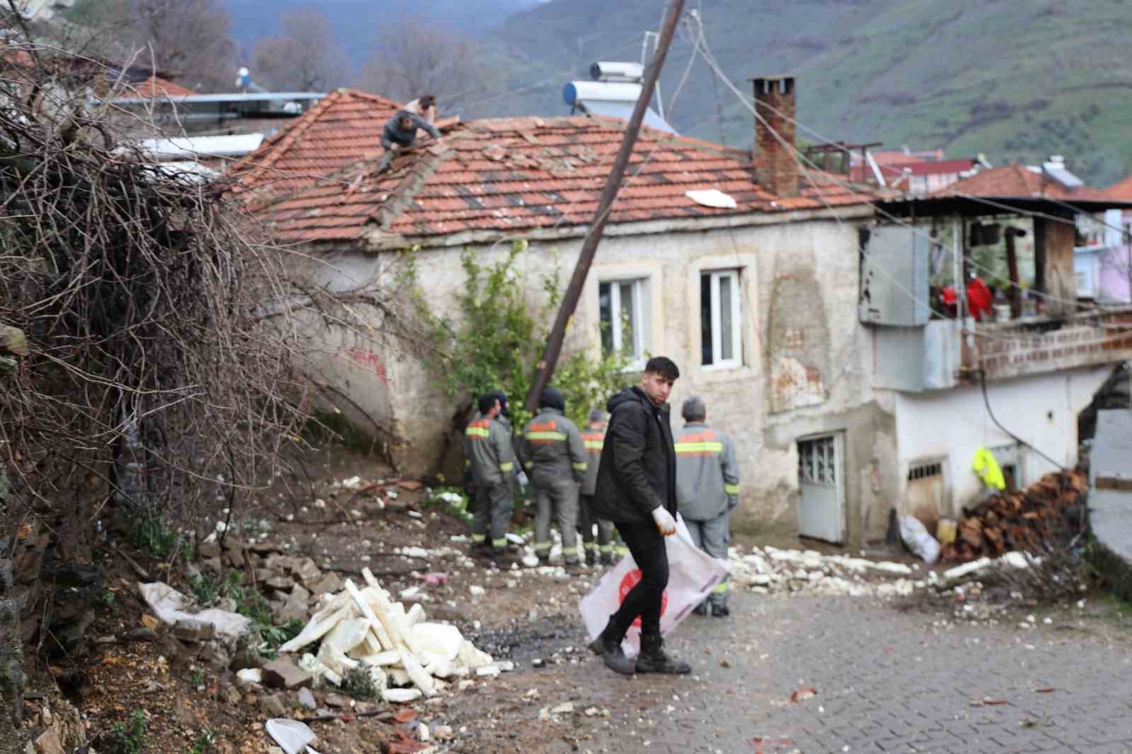 Firtina Yikti Gecti Df369E682Dde4D5048E1351135Cb21B7