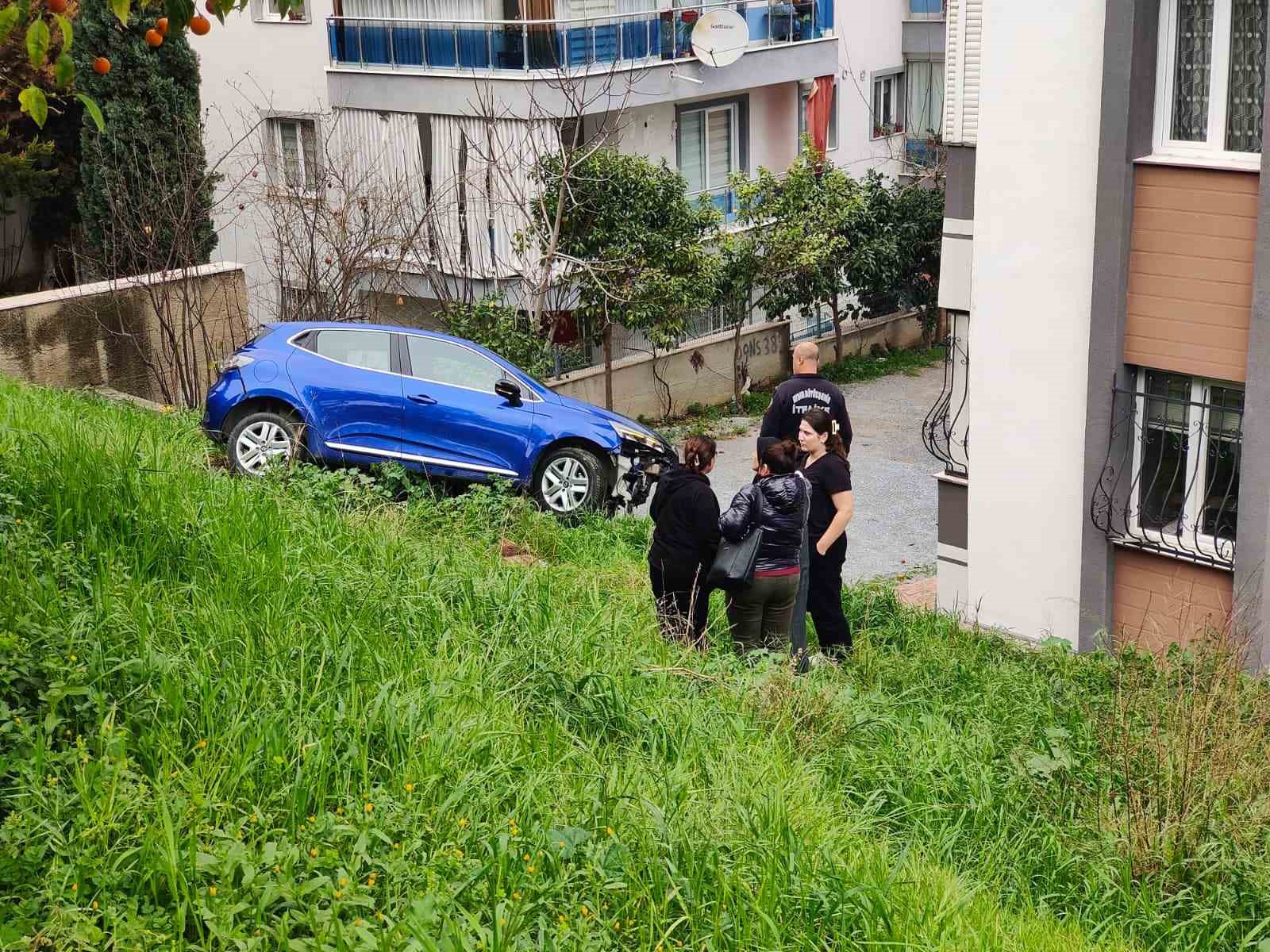 Fren Yerine Gaza Basinca Sitenin Bahcesine Yuvarlandi 3Bcec71F1E146F3C8E565Adaf72Bf20F