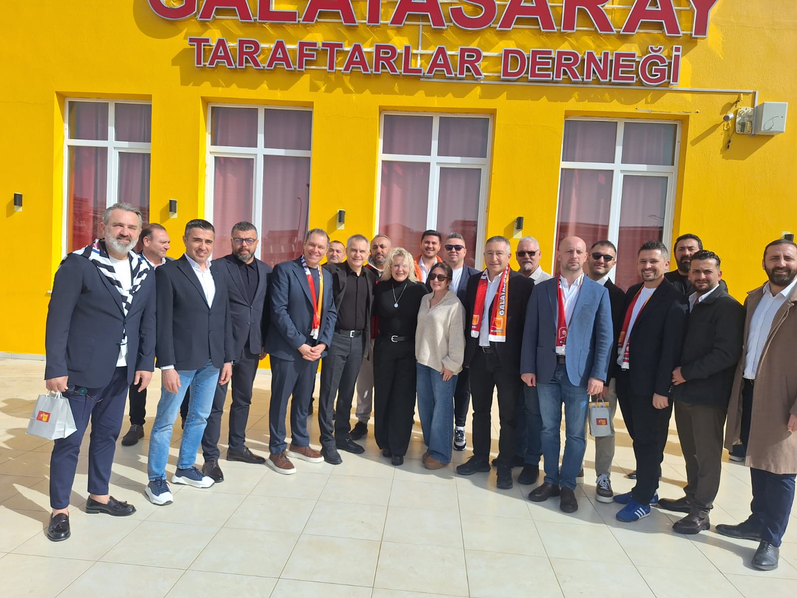 Galatasaray Taraftarlar Derneginde Salbas Guven Tazeledi 639123 62Ac68645C262De4Feeb7853Dd555Af8