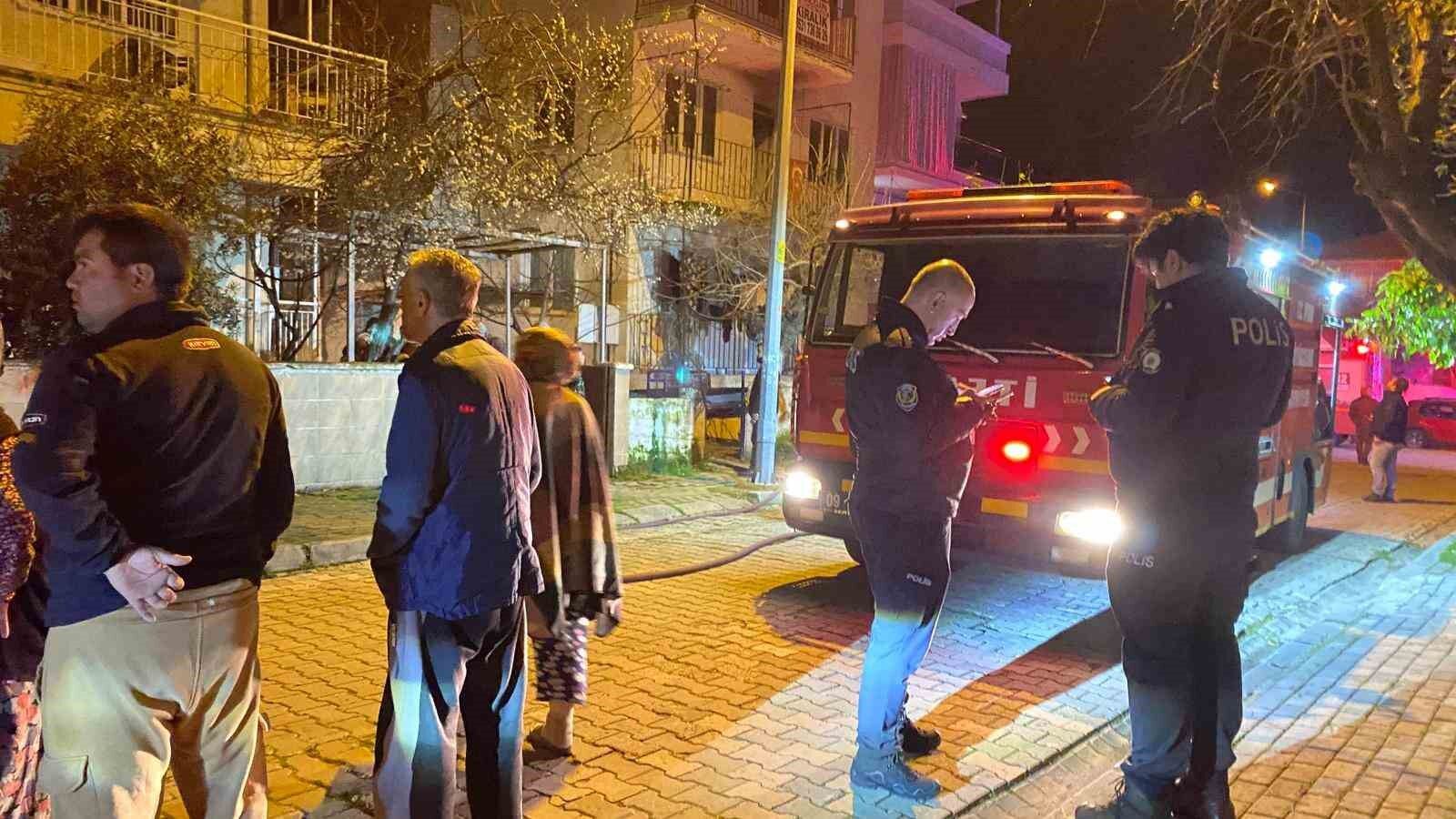 Gece Yarisi Evden Alevler Yukseldi Mahalleli Sokaga Dokuldu 718Dcc448A98Bc1D4F32004D2539A9E7