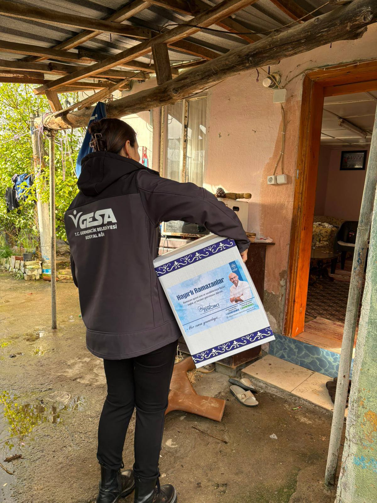 Germencikte Ihtiyac Sahiplerine Gida Kolisi Destegi 640030 5A105D25De484Eb2166Ad8C736784Dec