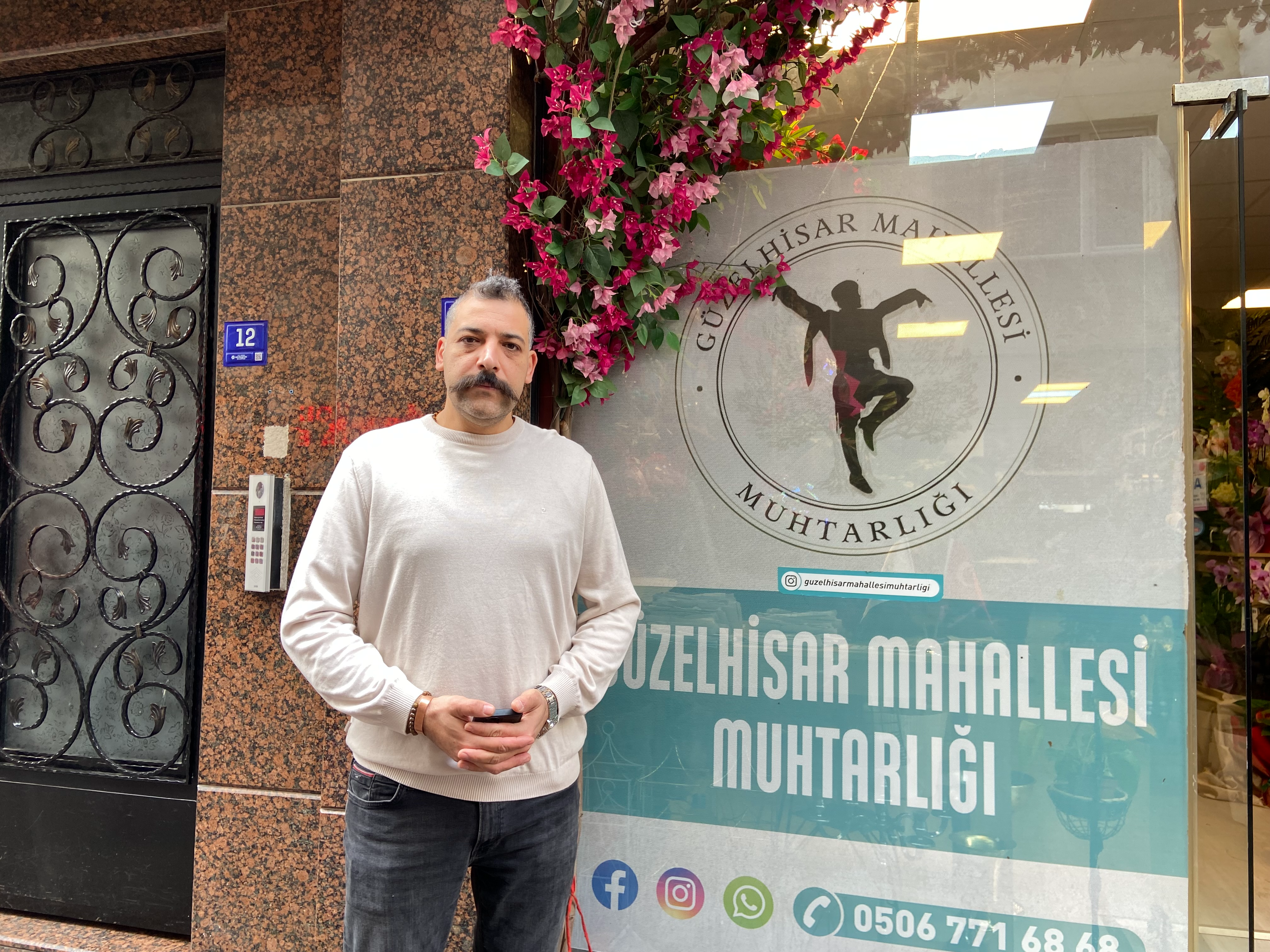 Guzelhisar Mahallesi Muhtari Set