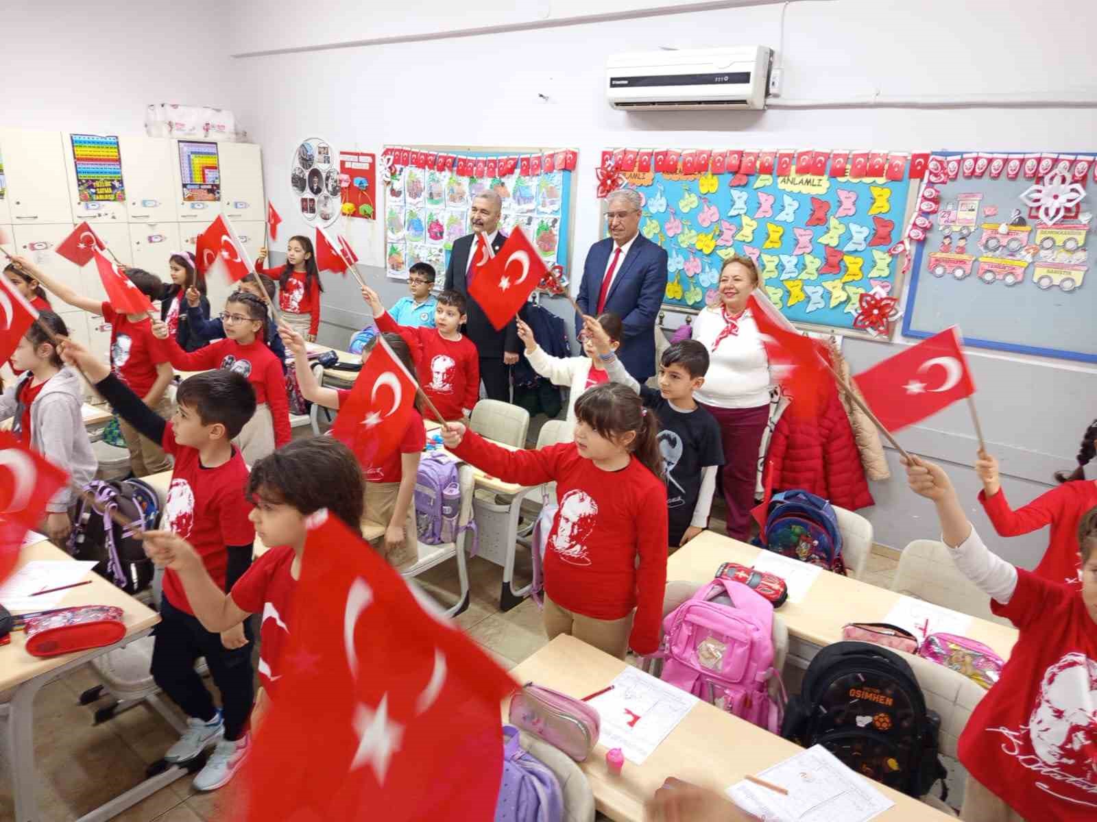 Ikinci Donem Bayrak Sevgisi Dersiyle Basladi 3D85E92682A9F038Dd10Eaac4Aeb4A86