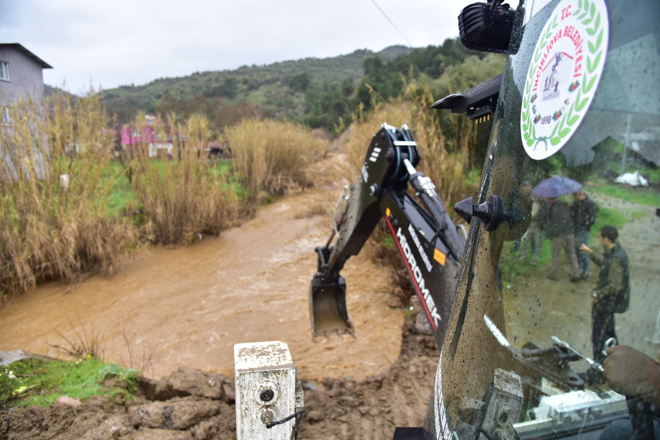 Incirliova Belediyesi Sahada Ekipler Araliksiz Calisiyor 638653 E4Bc4A6D8466477Ff8E96D2A65561157