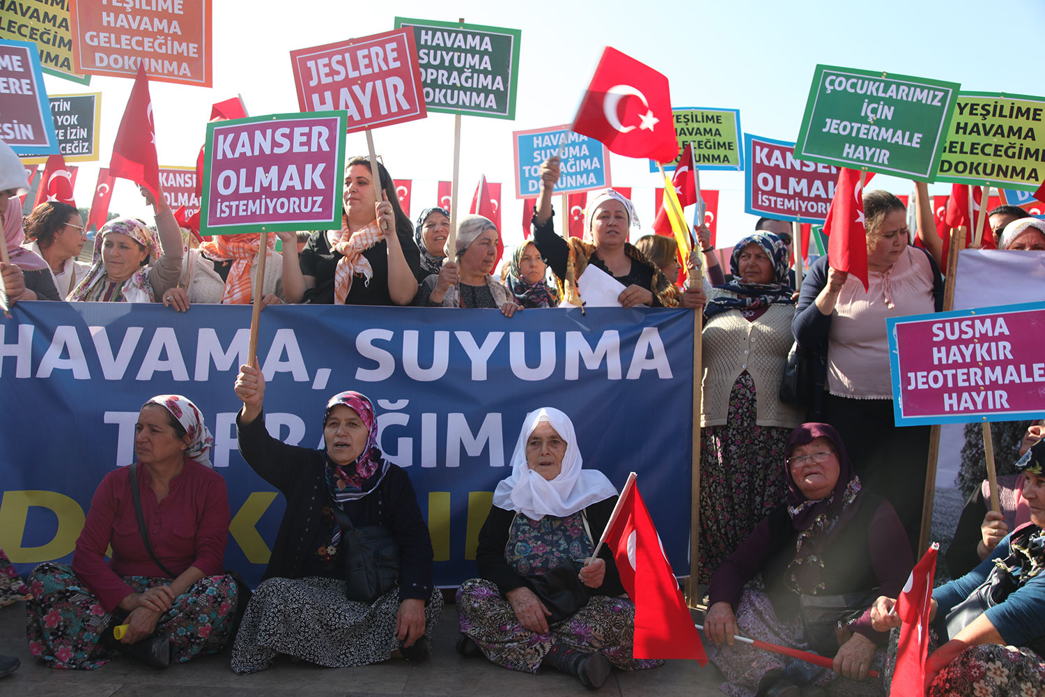 Jese Direnen Kadinlarin Cigligi Kusadasindan Yankilandi 636928 C1Ca100C005E6167B8A886A470992280