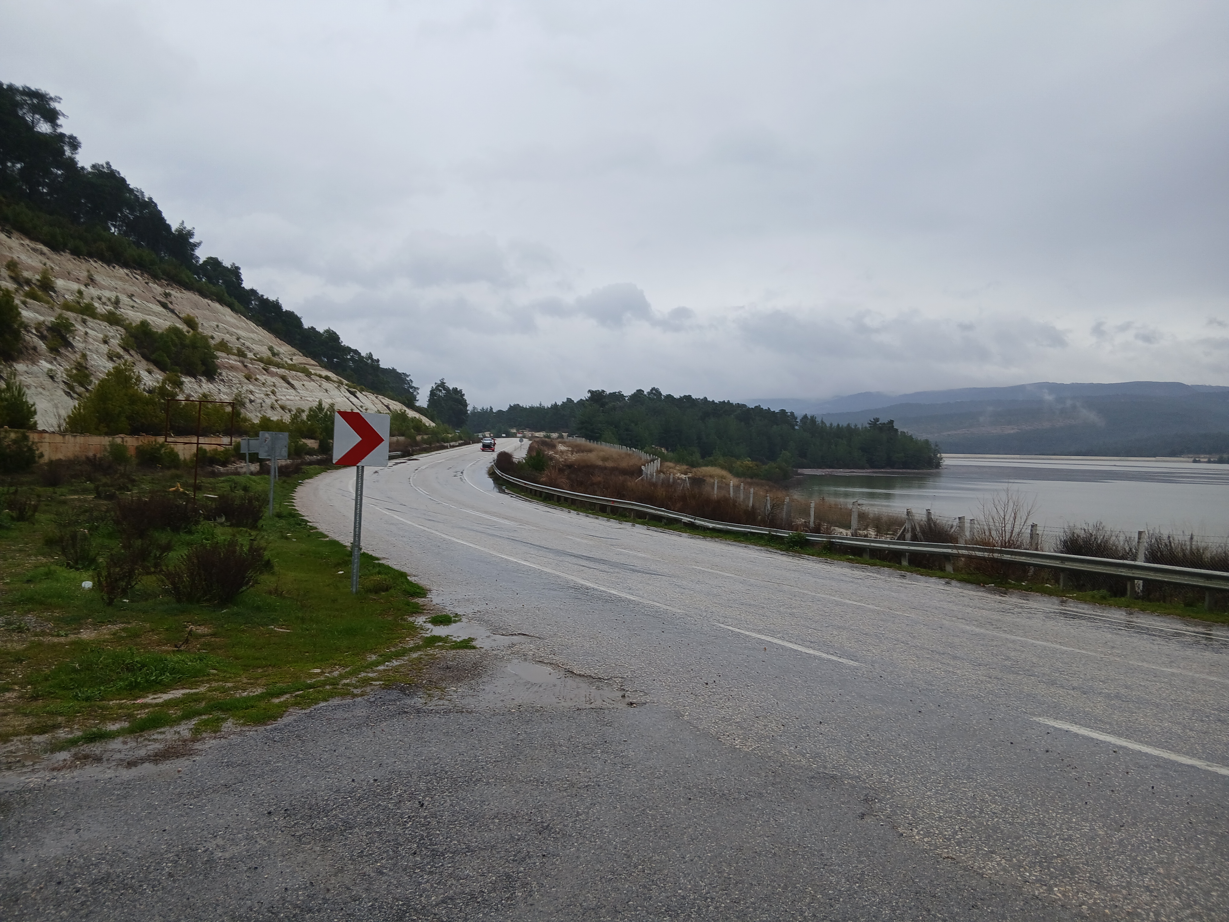 Karacasuda Tehlikeli Virajda Yine Kaza 641323 2Af230Cd1A0Fee3357F9366Cc0B8D577