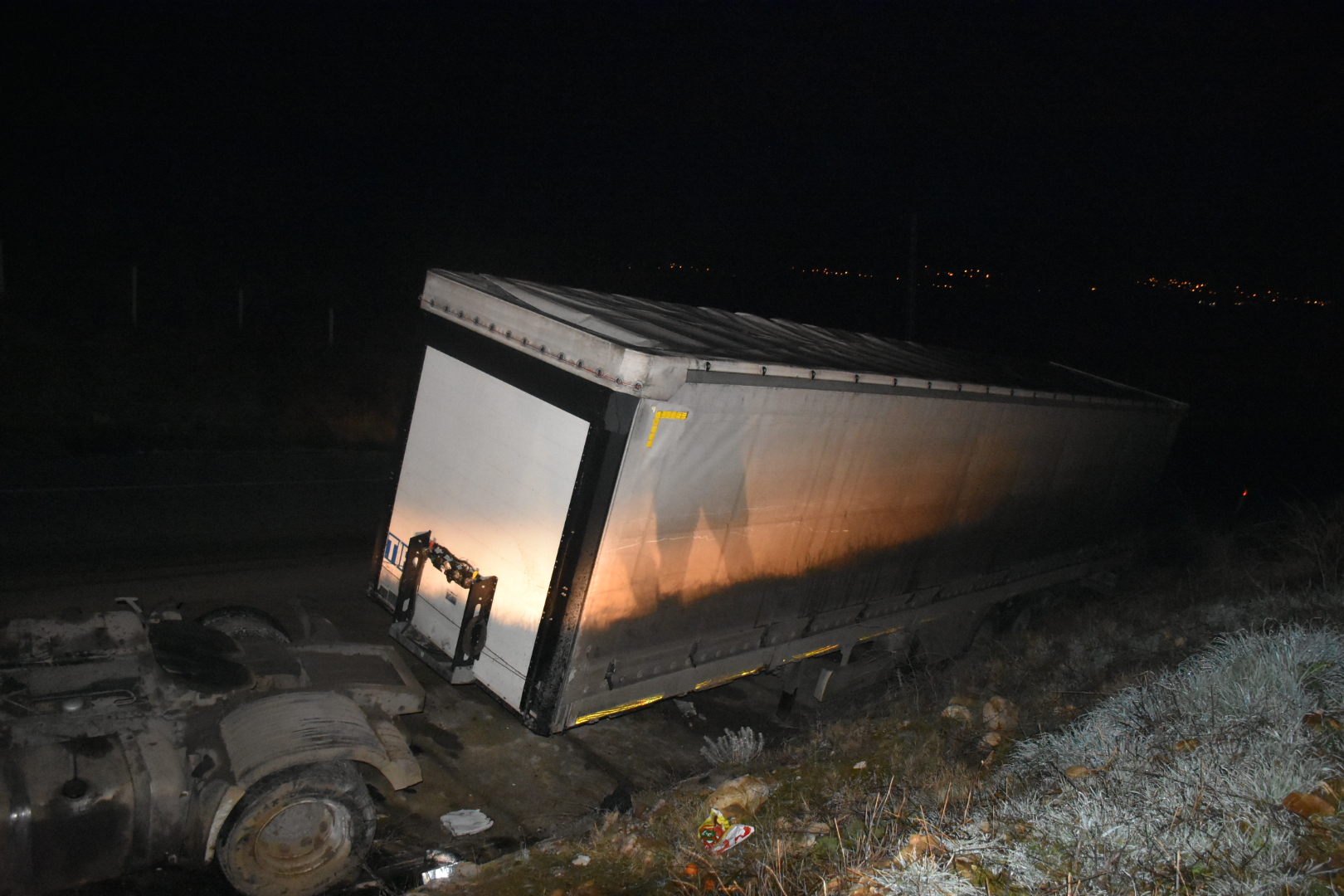 Karacasuda Tir Kurtarma Operasyonu Ekipler Seferber Oldu 637231 84Ce3D35Dbc19B67824Ed9F1Cf38D681