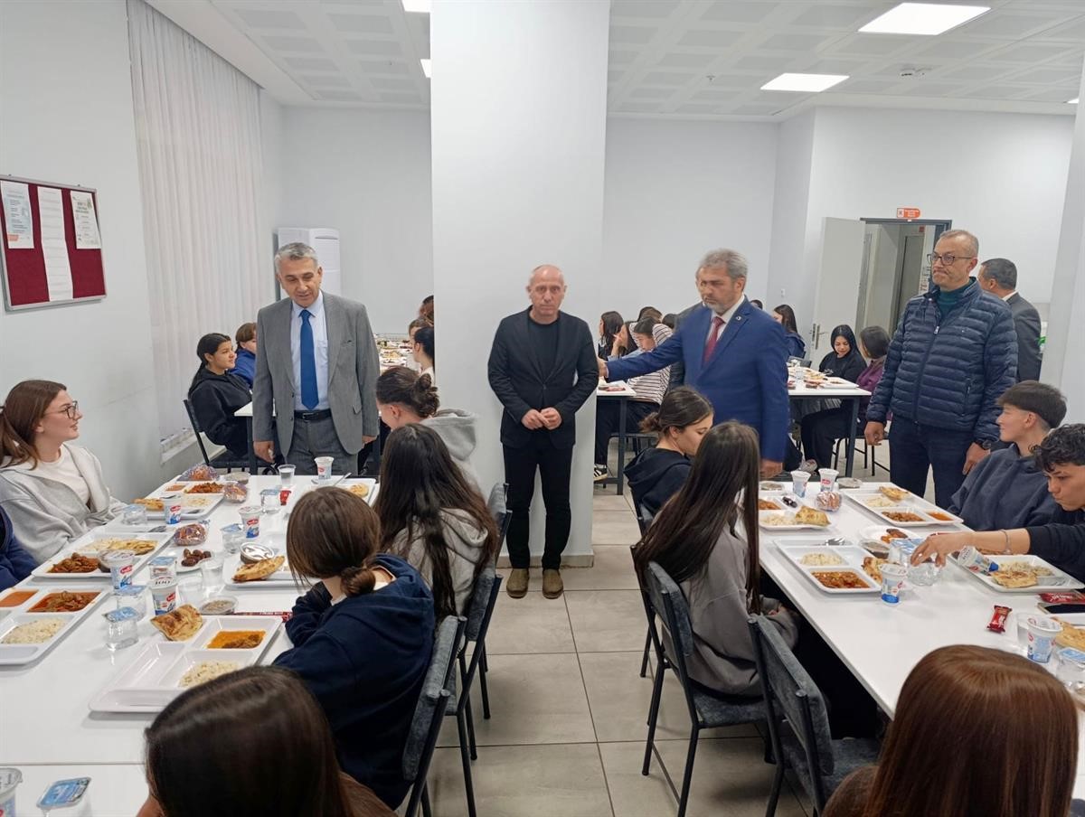 Kaymakam Abay Ramazanin Ilk Iftarinda Ogrencilerle Bulustu 1A00E25819E1Ce10515Af7F88B75Ef4C