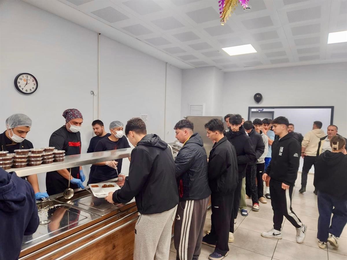 Kaymakam Abay Ramazanin Ilk Iftarinda Ogrencilerle Bulustu Ec8872F93Ad77Cb06E0Dc3A8D241C818