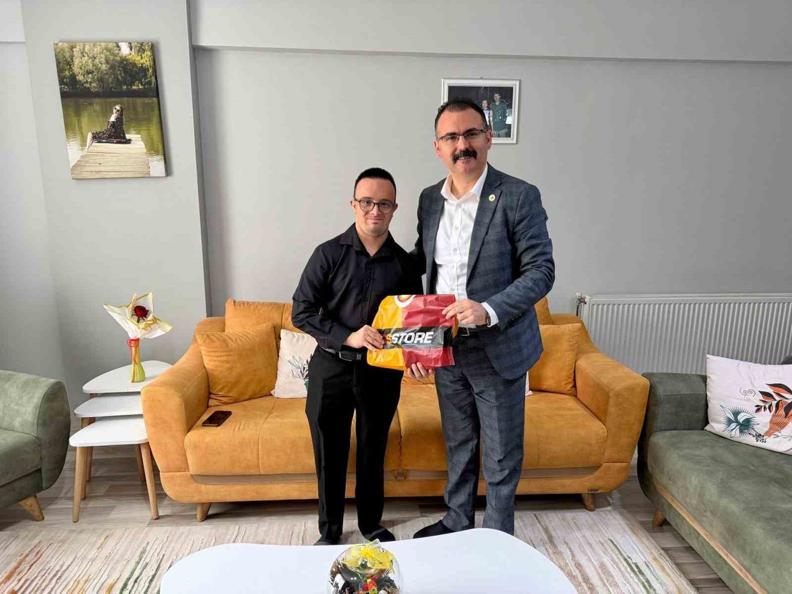 Kaymakam Ates Ogrencilerin Evine Konuk Oldu 47383B50E11D68Bb163314Bc5E9708C4