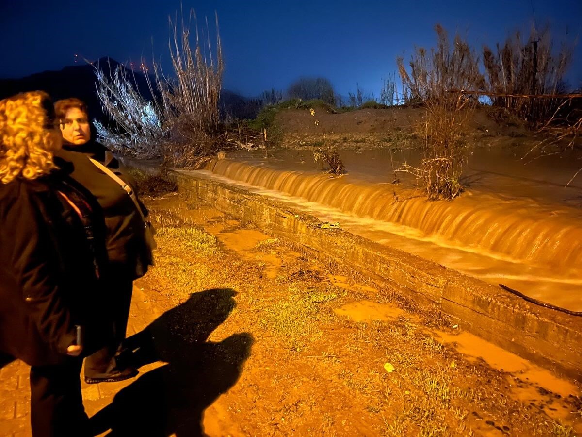 Kaymakam Dogru Yagis Sonrasi Vatandaslarin Yaninda 52Eb3E734Dab74831Ee14Fbd741Ddaf9