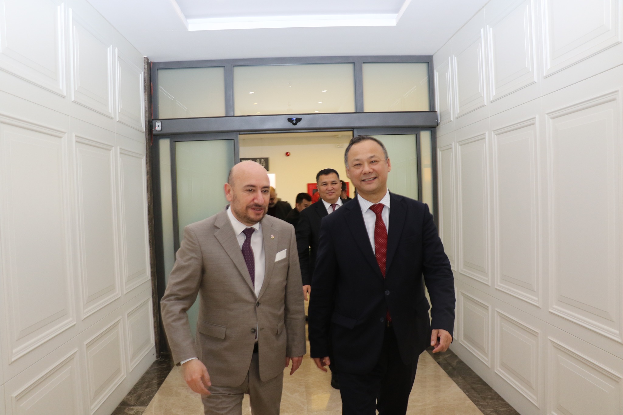 Kirgizistanin Ankara Buyukelcisi Kazakbaevden Aytoya Ziyaret 638719 A459Cd463Be40843E8F1E79295F2C961