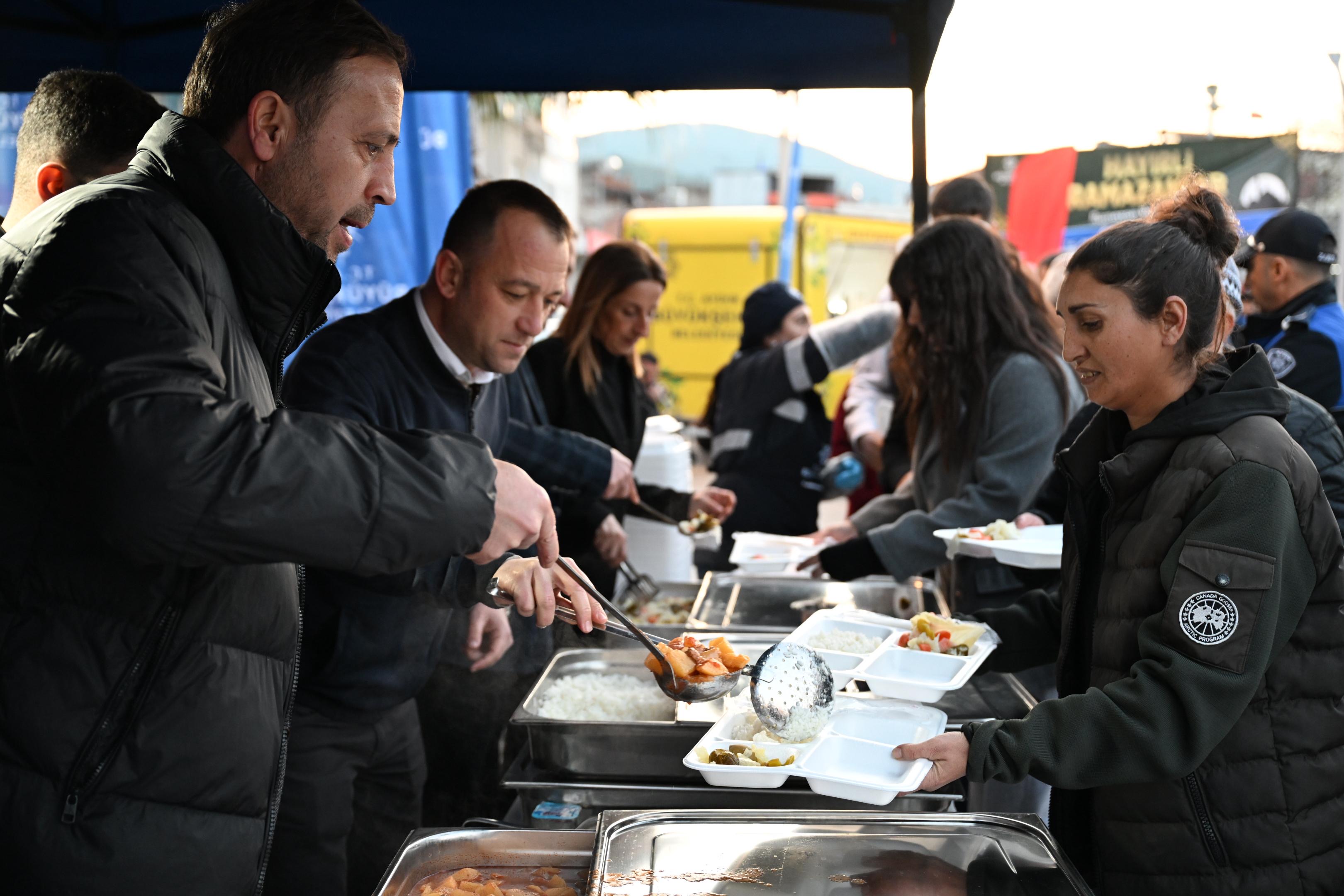 Kocarlida Buyuksehir Iftarina Yogun Ilgi Buyuksehirden Kocarliya Tesekkur 641332 59Ee7A2B2D7085A5D882306E9D93D222