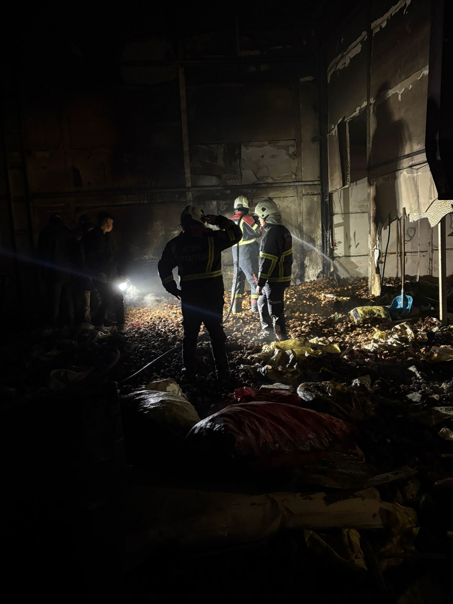 Kocarlida Cam Fistigi Isletmesinde Yangin 642006 9E575D73165132E10F1C30317A6Aeab6