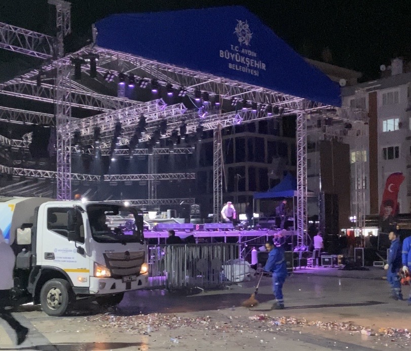 Konser Sonrasi Meydanda Yogun Mesai 639027 502D702441Fd4D421A2457A598Dd88A5