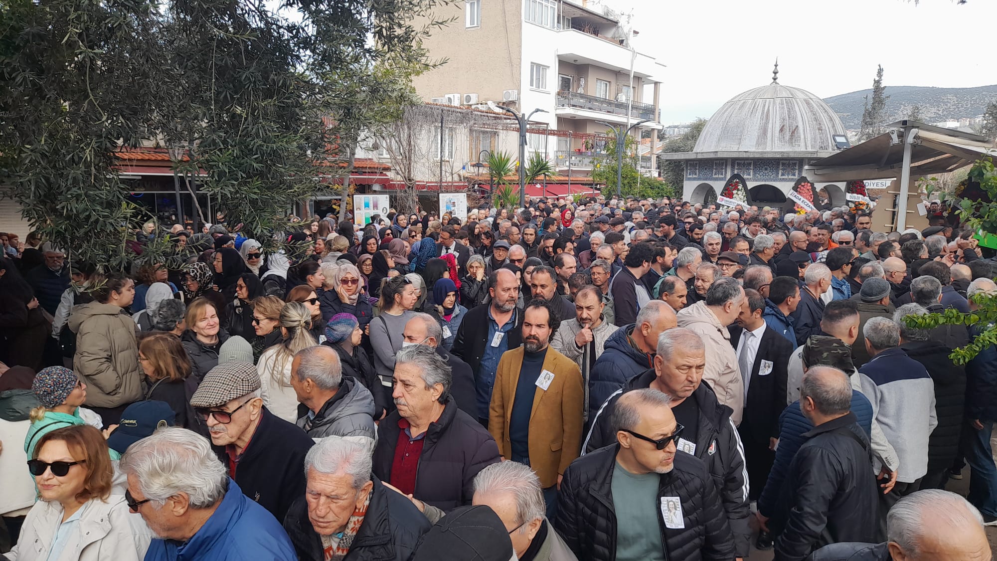 Kusadasi Bahar Ablasini Ebediyete Ugurladi 637383 60Fe7684144B989Dc23B37358F270D7E (1)