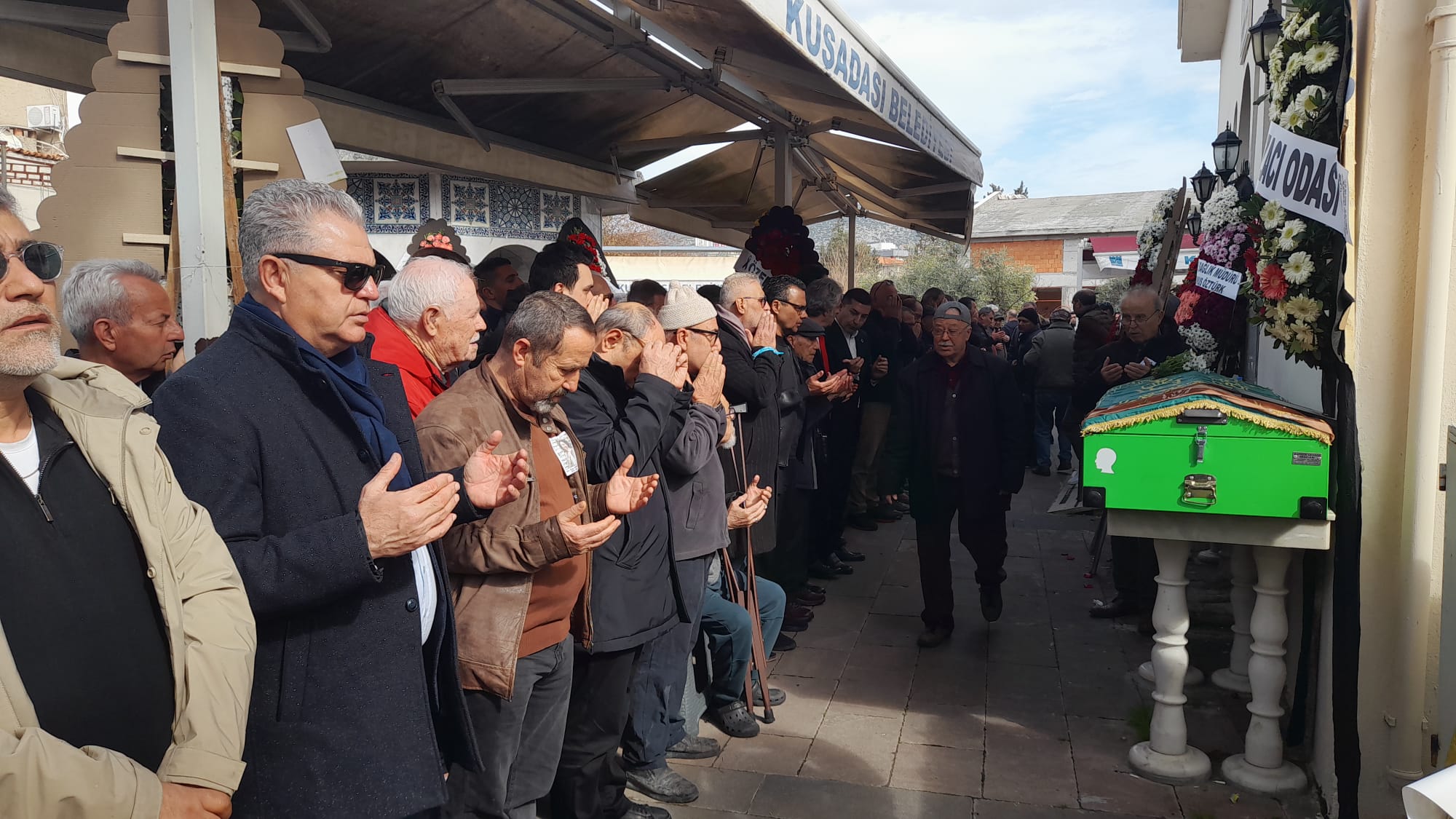 Kusadasi Bahar Ablasini Ebediyete Ugurladi 637383 A8B6290912F4D3D594B0D6A3A152Caf1