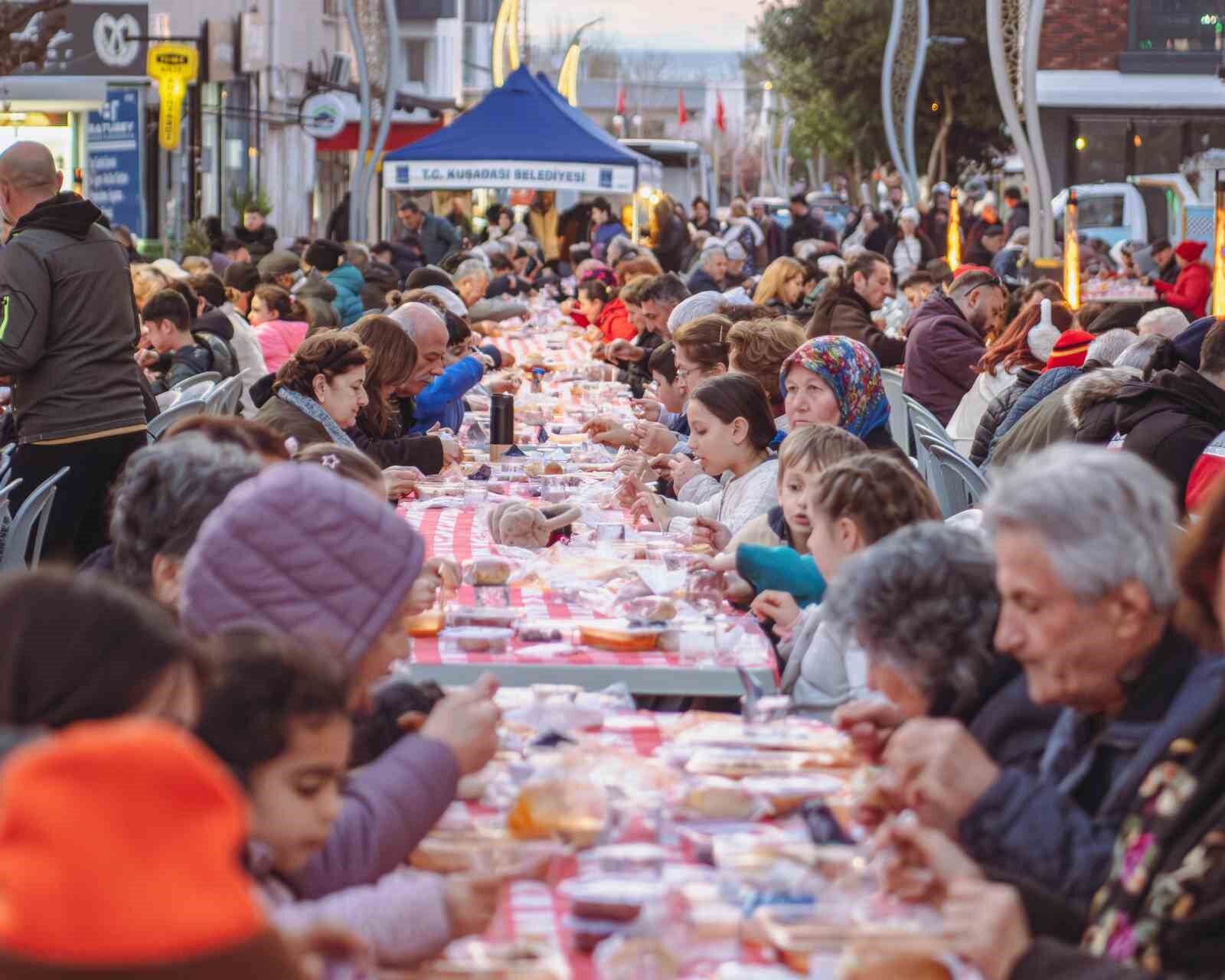 Kusadasi Belediyesi Iftar Gunleri Guzelcamli Ile Devam Etti 2C1D038E55366B4F93871D196E6D0D5E