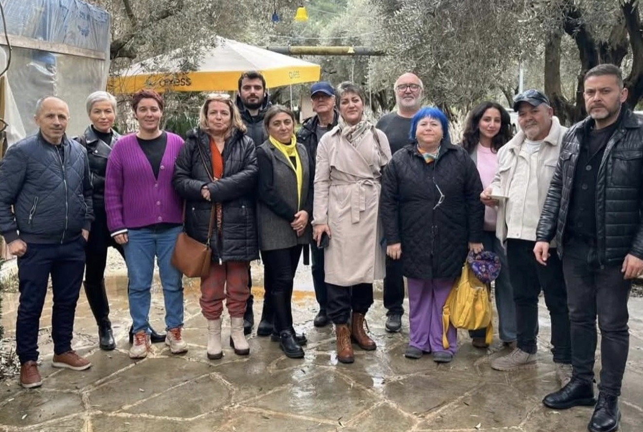 Kusadasinda Yollarin Ustalarindan Birsen Ablaya Destek Buyuyor 637998 616B561C5Df4Ce0Cdcaf2C47A3209Edf