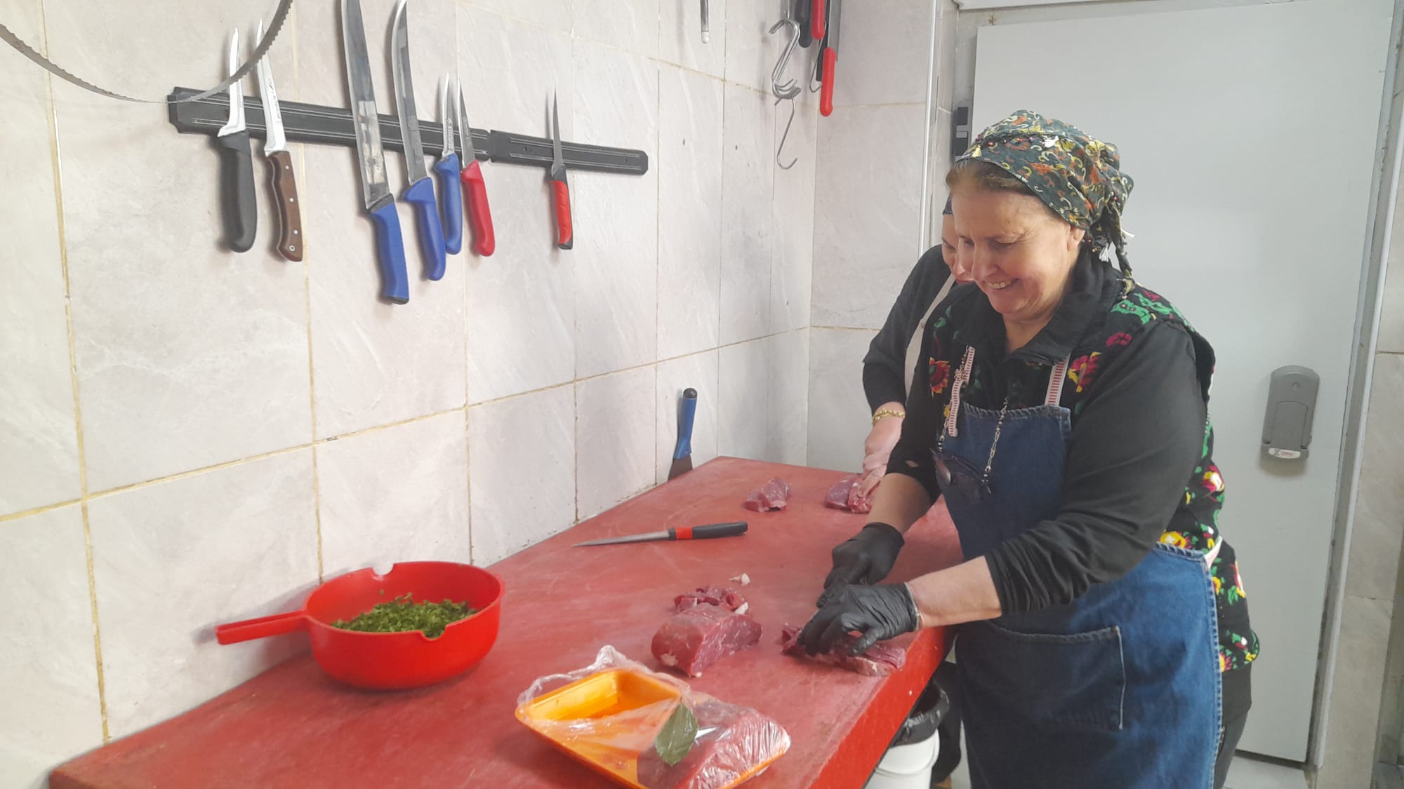 Kusadasinin Elinde Satir Kalbinde Nezaket Olan Kasabi Kasap Mine Abla 638232 7731F45D3545A9Bef66Bff9E3Eccd29F