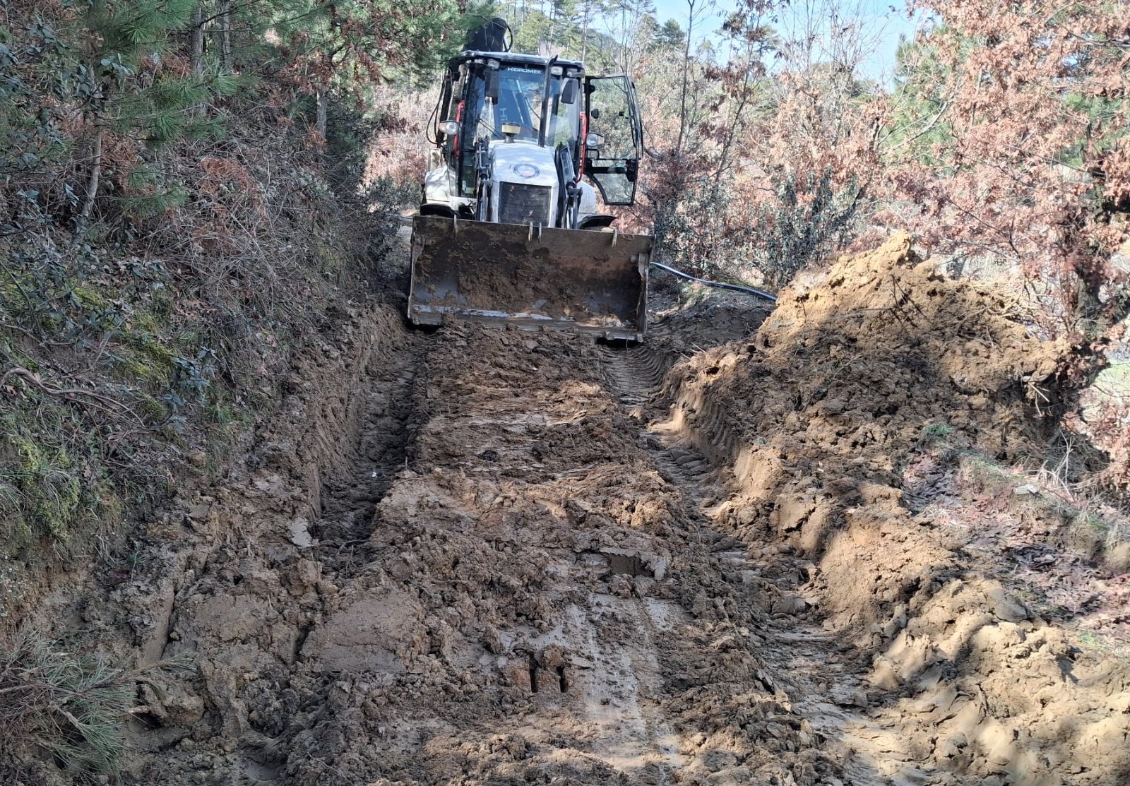 Kuyucak Belediyesinden Bozulan Ve Kapanan Yollara Aninda Mudahale 639717 310Ac8F71Fca5Acbbef31C10D00655B6