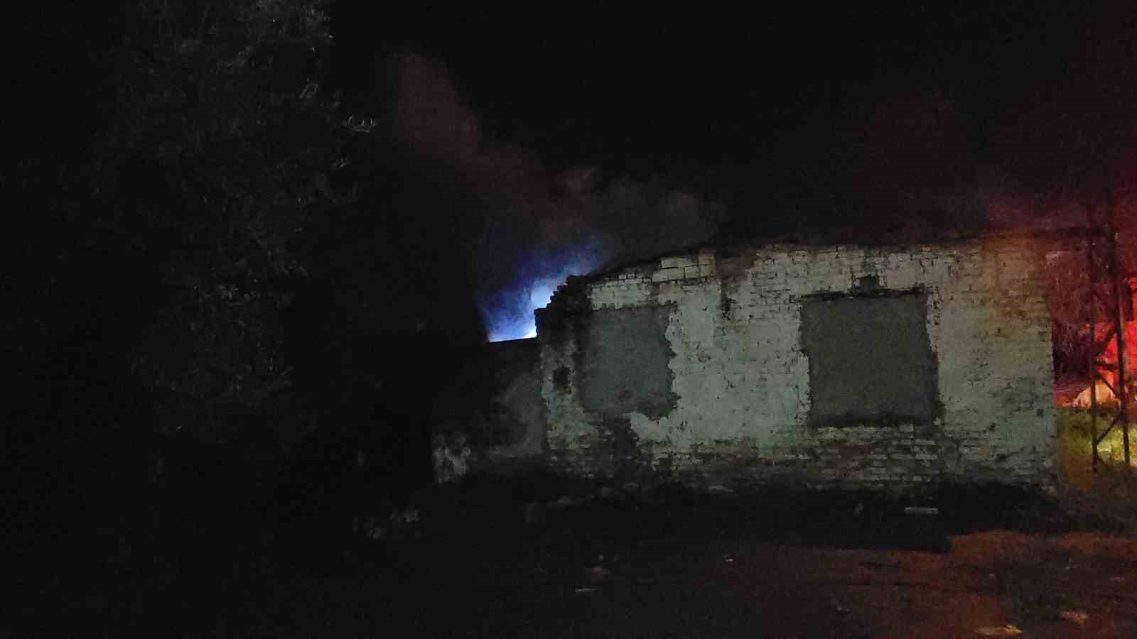 Metruk Binadaki Yangin Korkuttu 908F622Ea551D77B14Fa0Ee5Cad3D171