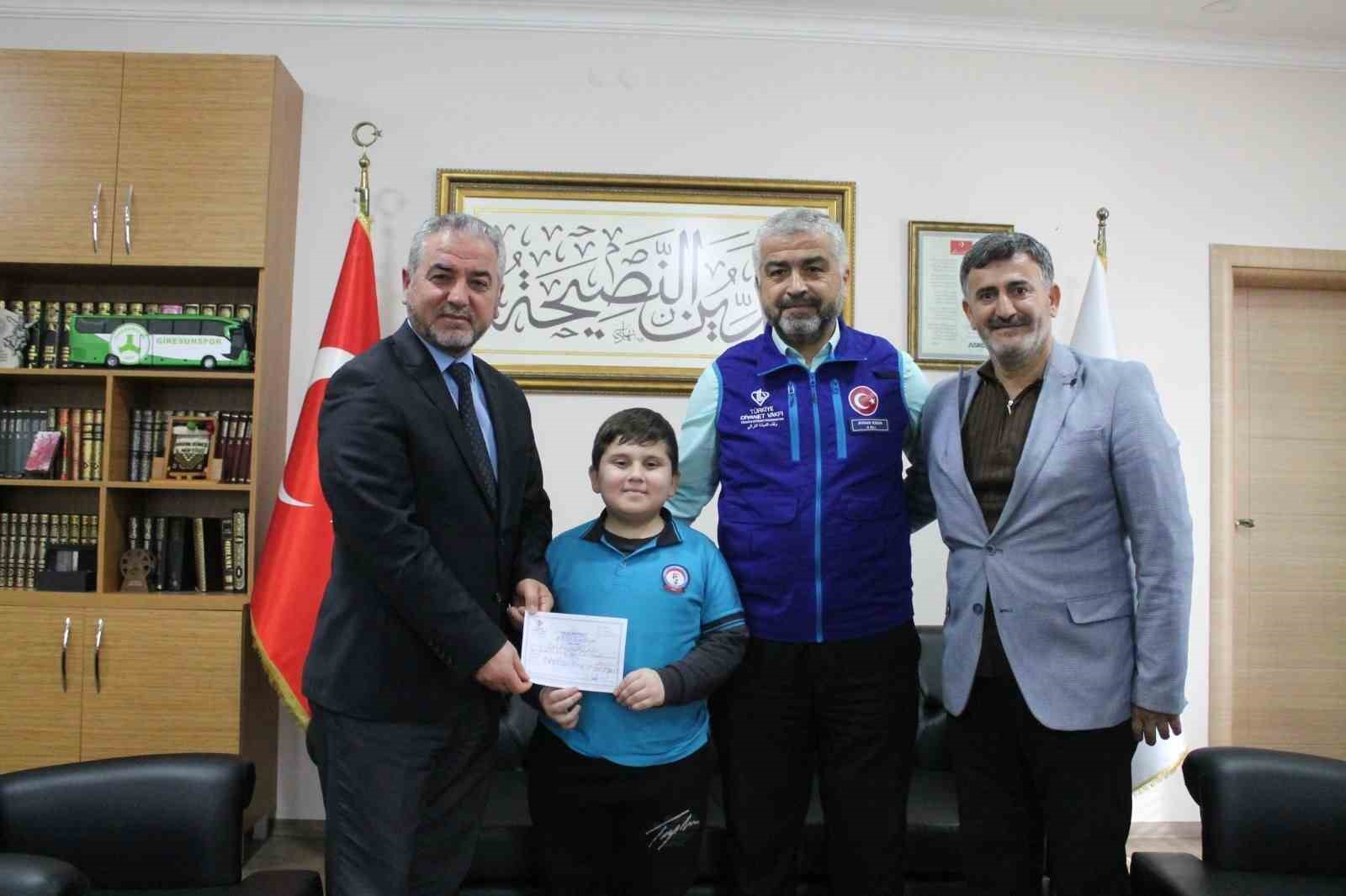 Minik Alparslan Kumbarasini Kuran Kursu Icin Acti 18D836Adfb8156Adeed371368F0Af501