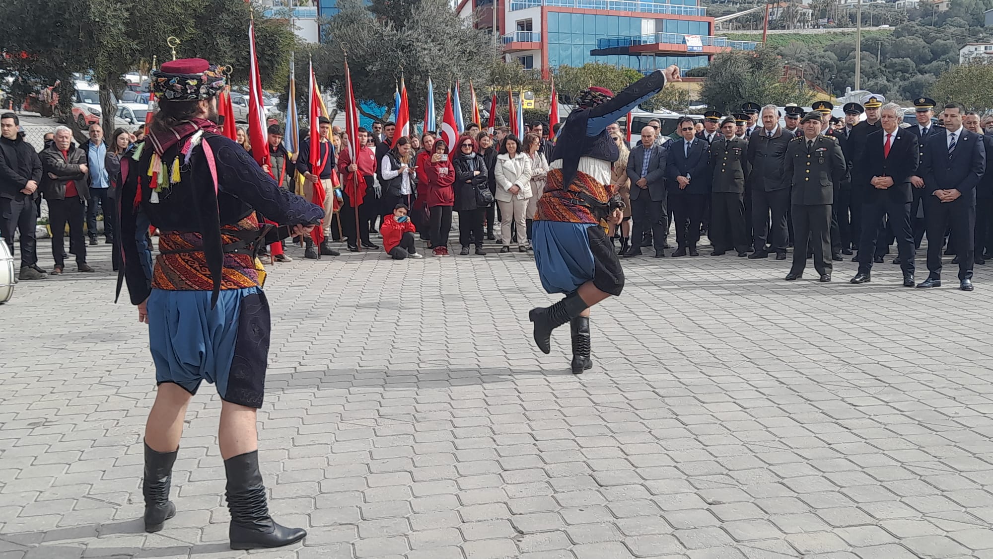 Mustafa Kemal Ataturkun Kusadasina Gelisi Coskuyla Kutlandi 637408 9954Efa142F013Db2E132239910E1C2B