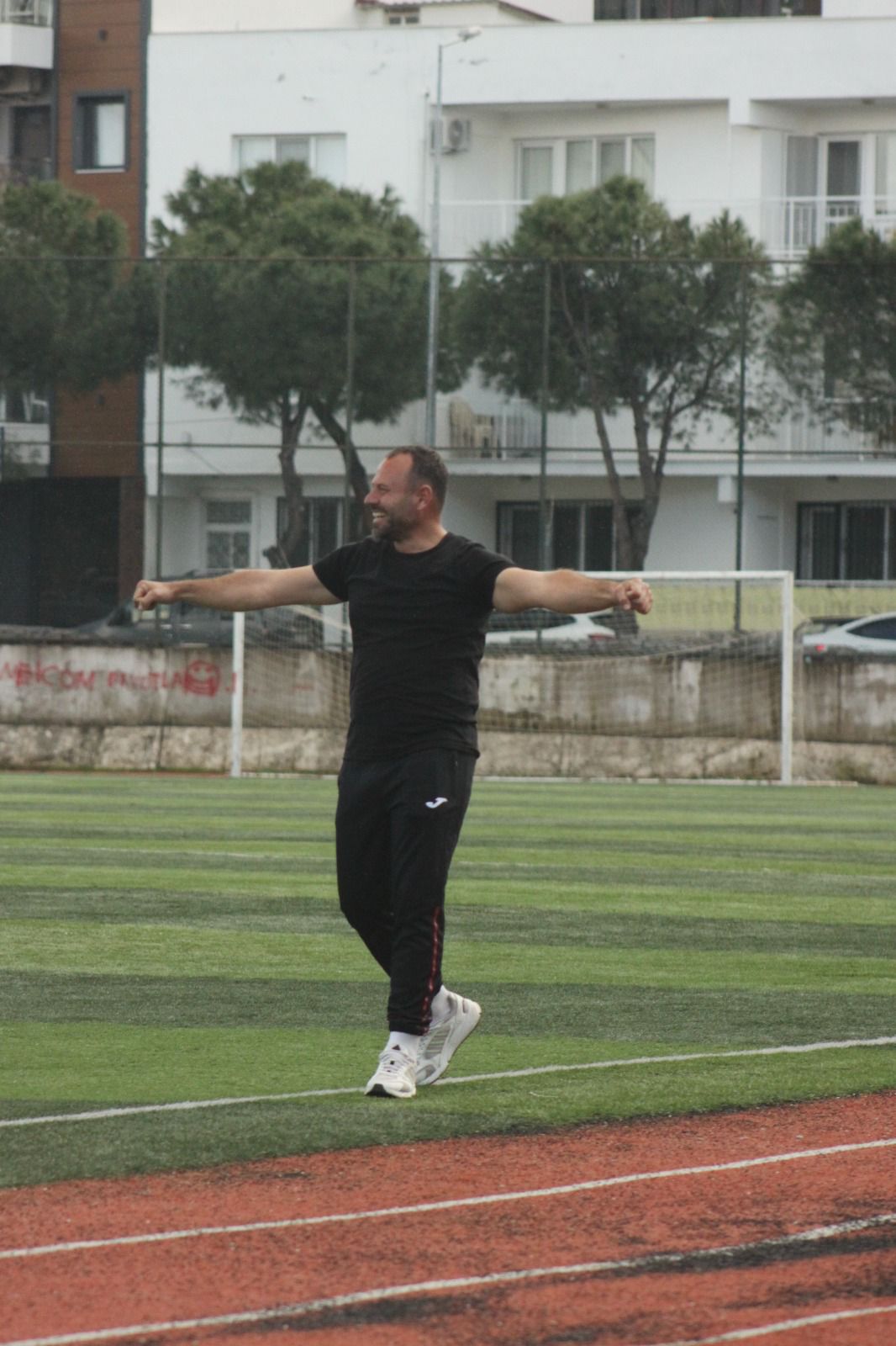 Mutluluktan Havalara Ucurdular 635050 4531590Df7B288E71Ecc615F89Feca92