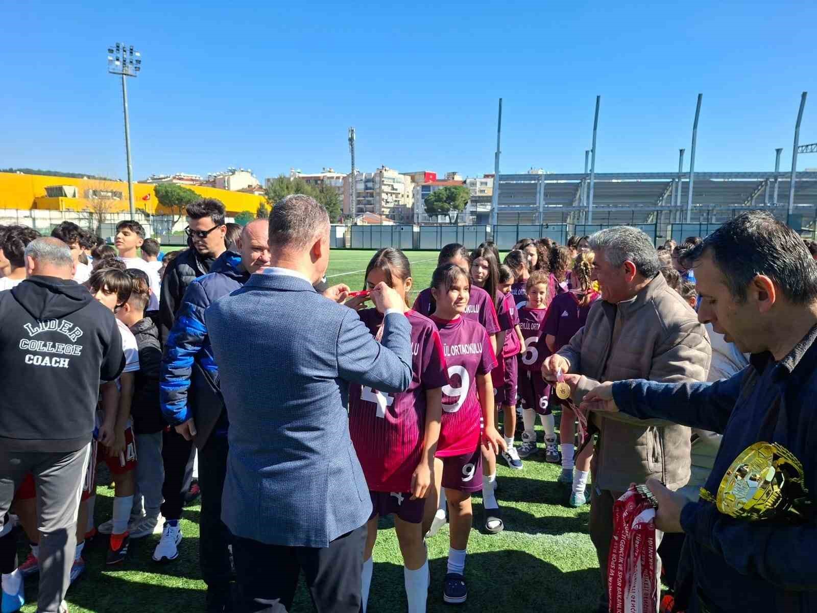 Nazilli Beseylul Ortaokulu Kiz Futbol Takimi Il Sampiyonu Oldu 30E88A040Cd039Df9Be8A1973D32A11A