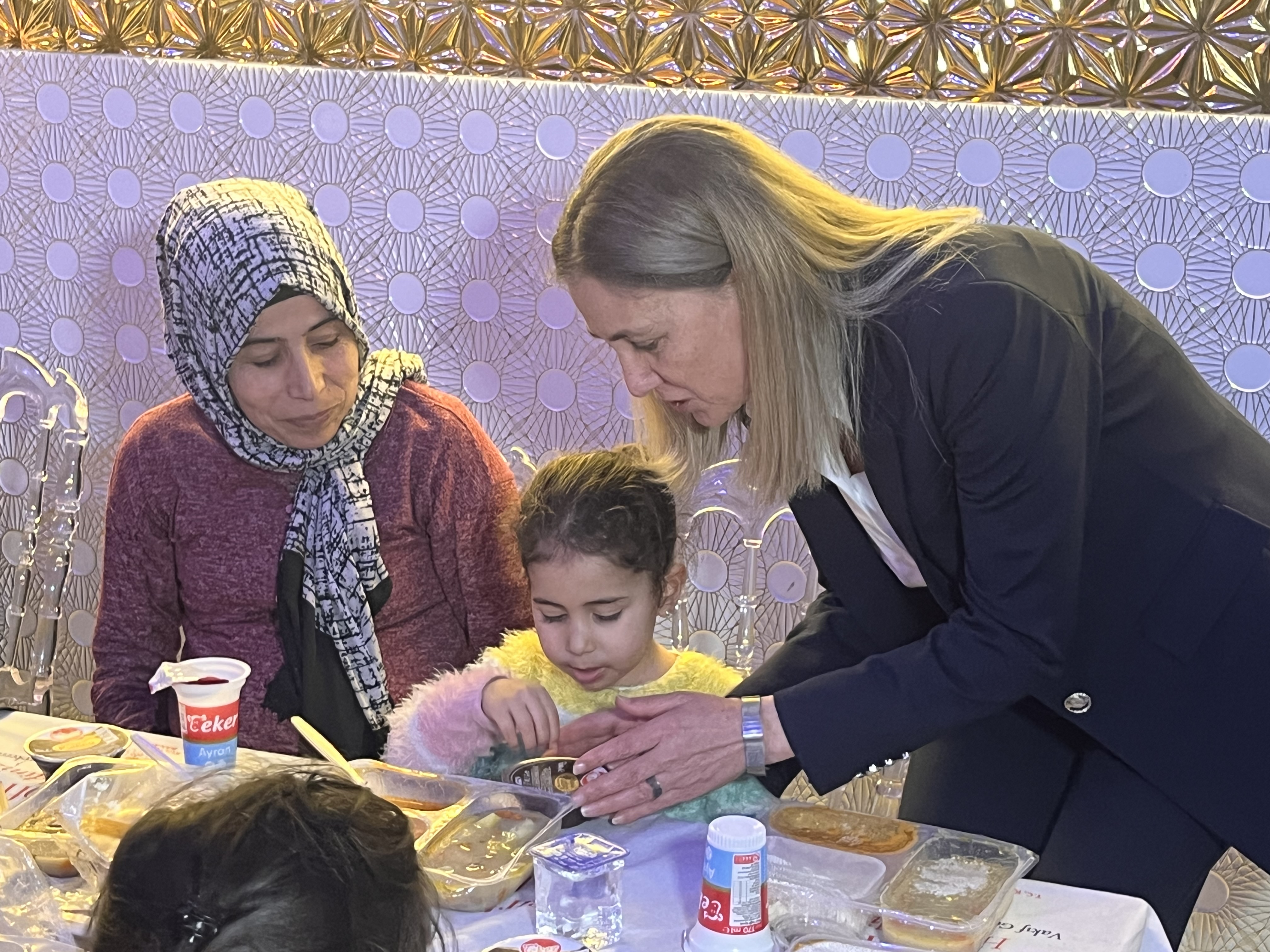 Nazilli Vatandaslar Vakiflarin Iftarinda Bulustu Kaymakam Kan Vatandaslarla Birlikte Iftar Yapti 640939 A878C17B5Be3306607A5D3729Ab8Abe4